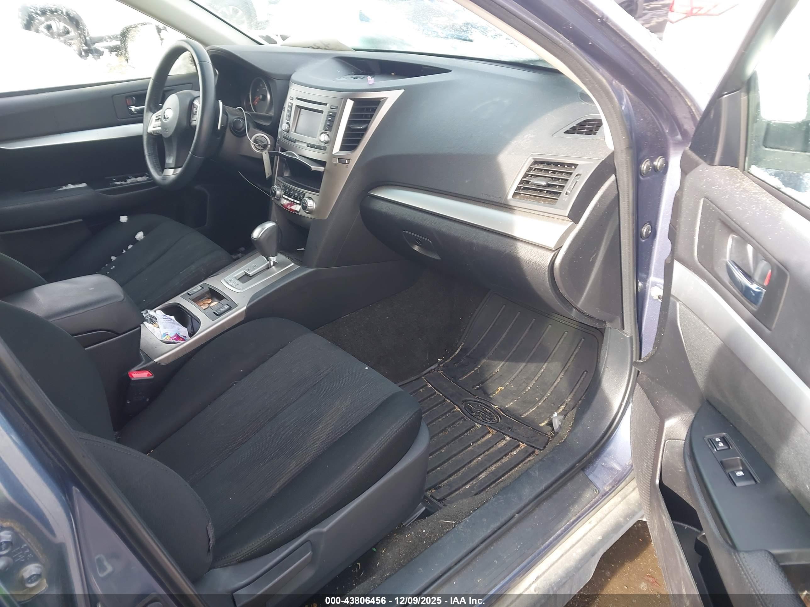 SUBARU OUTBACK image 5