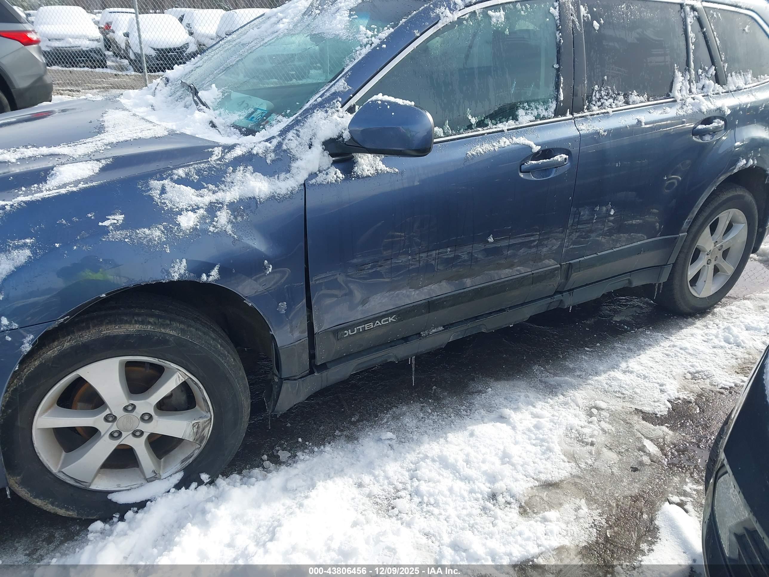SUBARU OUTBACK image 6