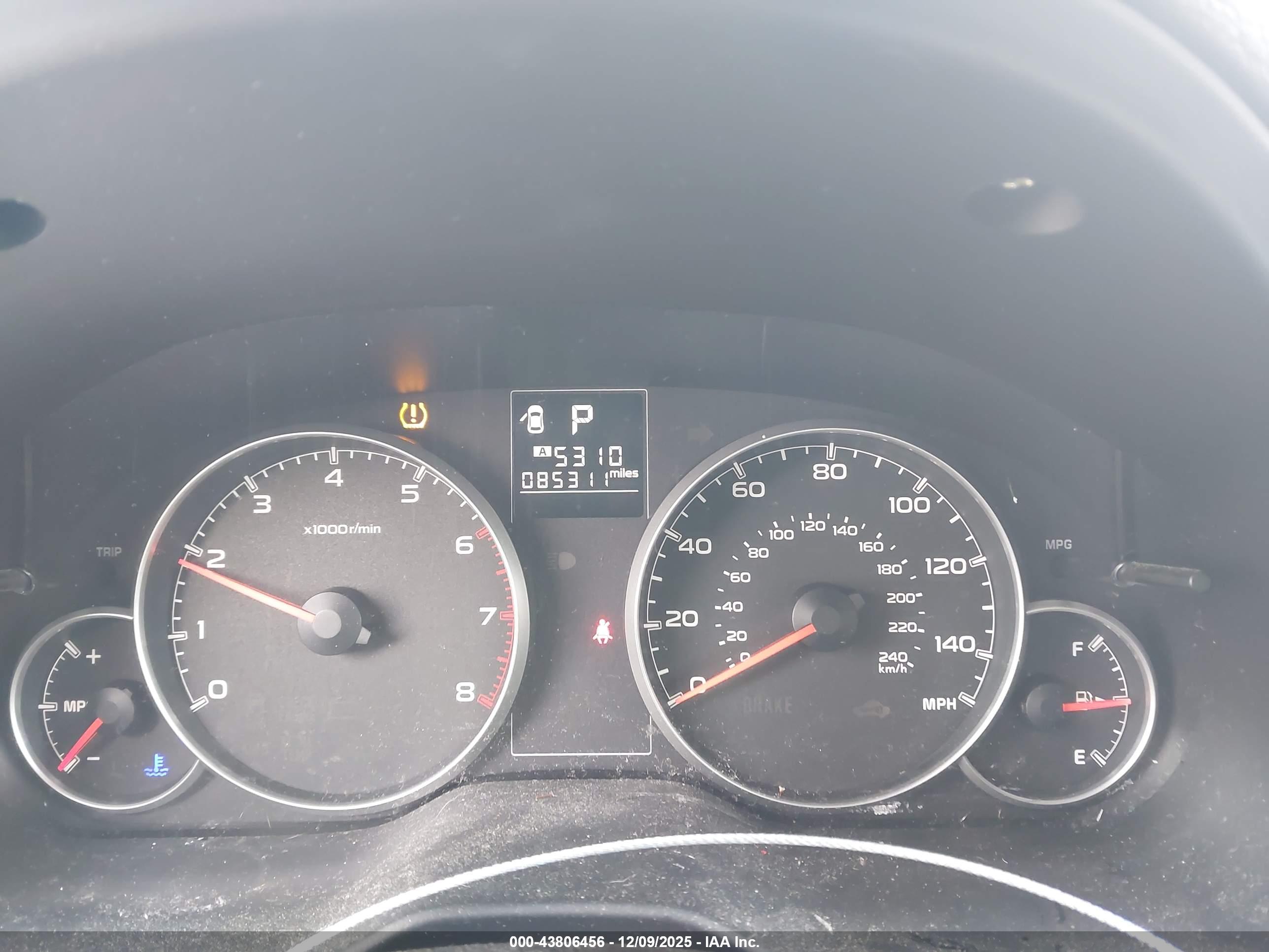 SUBARU OUTBACK image 7