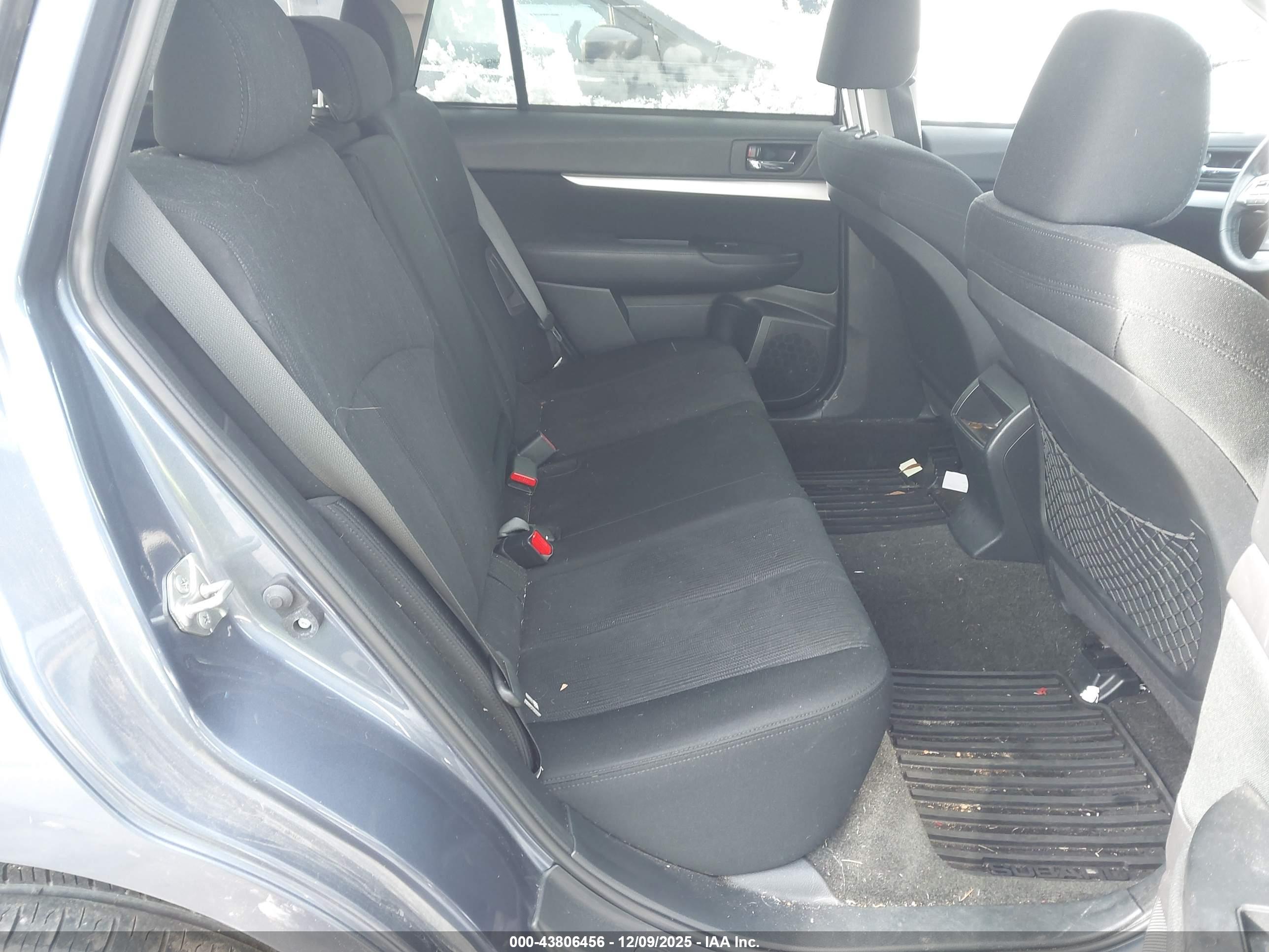 SUBARU OUTBACK image 8