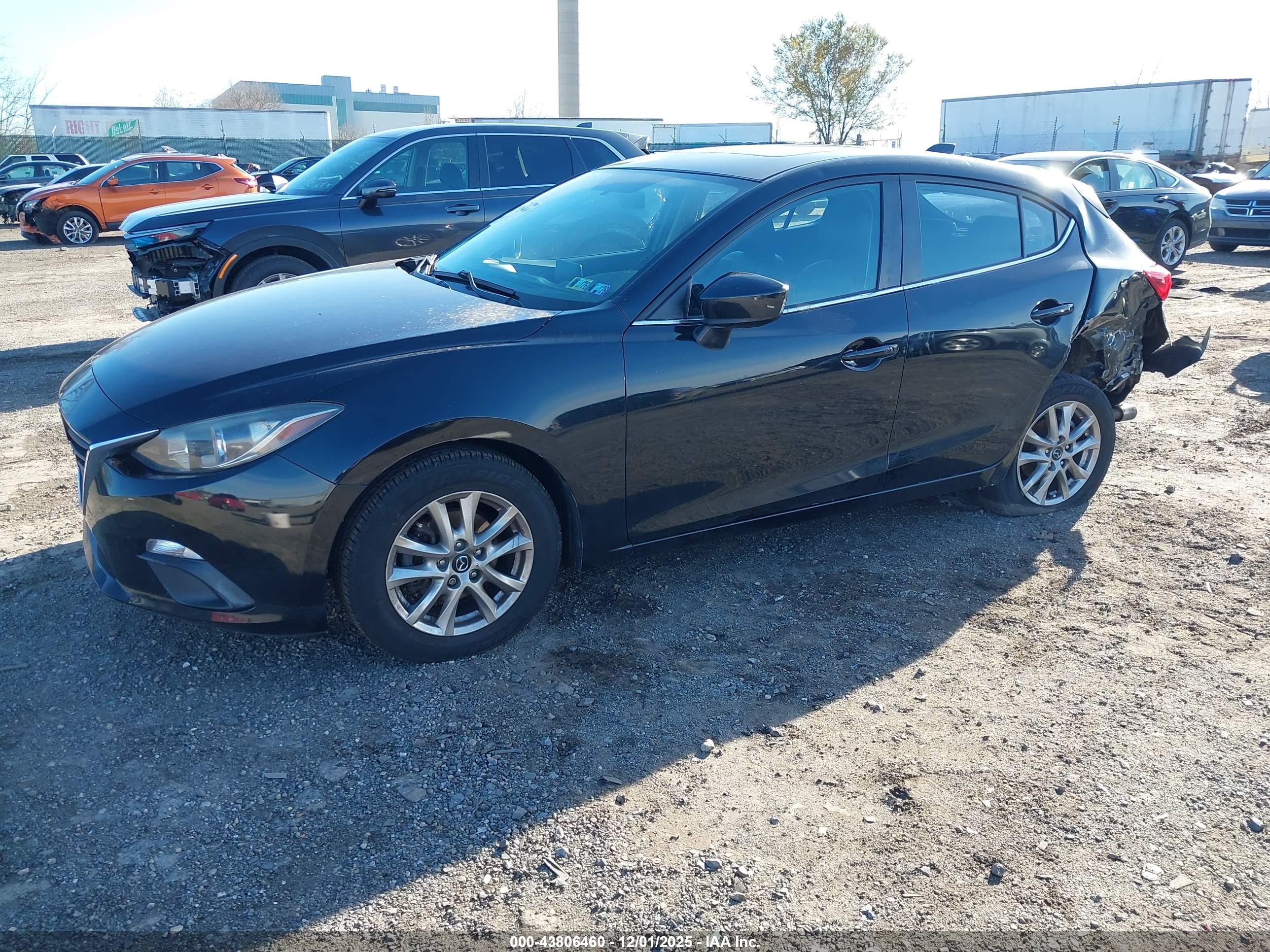 MAZDA MAZDA3 image 2