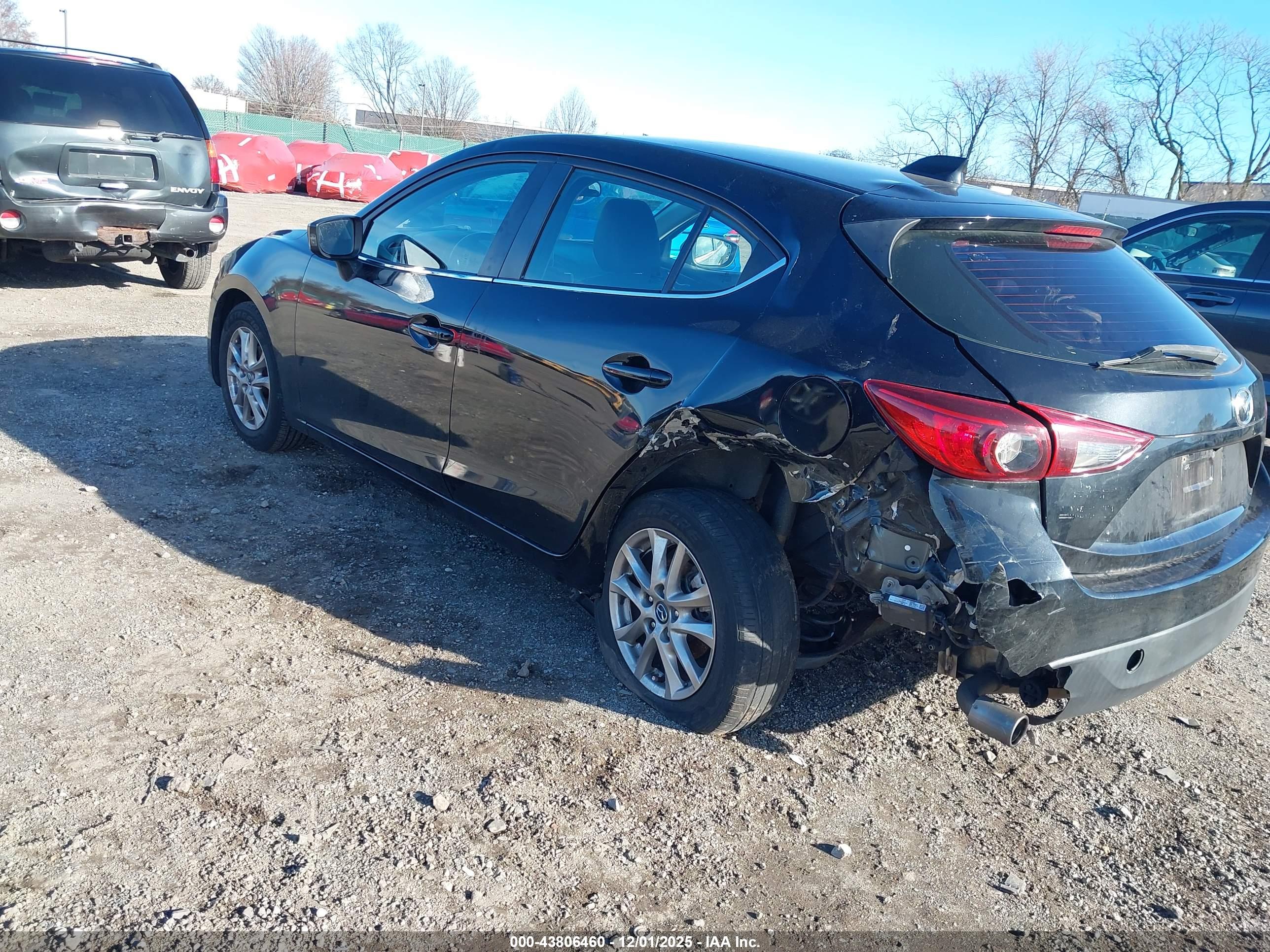 MAZDA MAZDA3 image 3