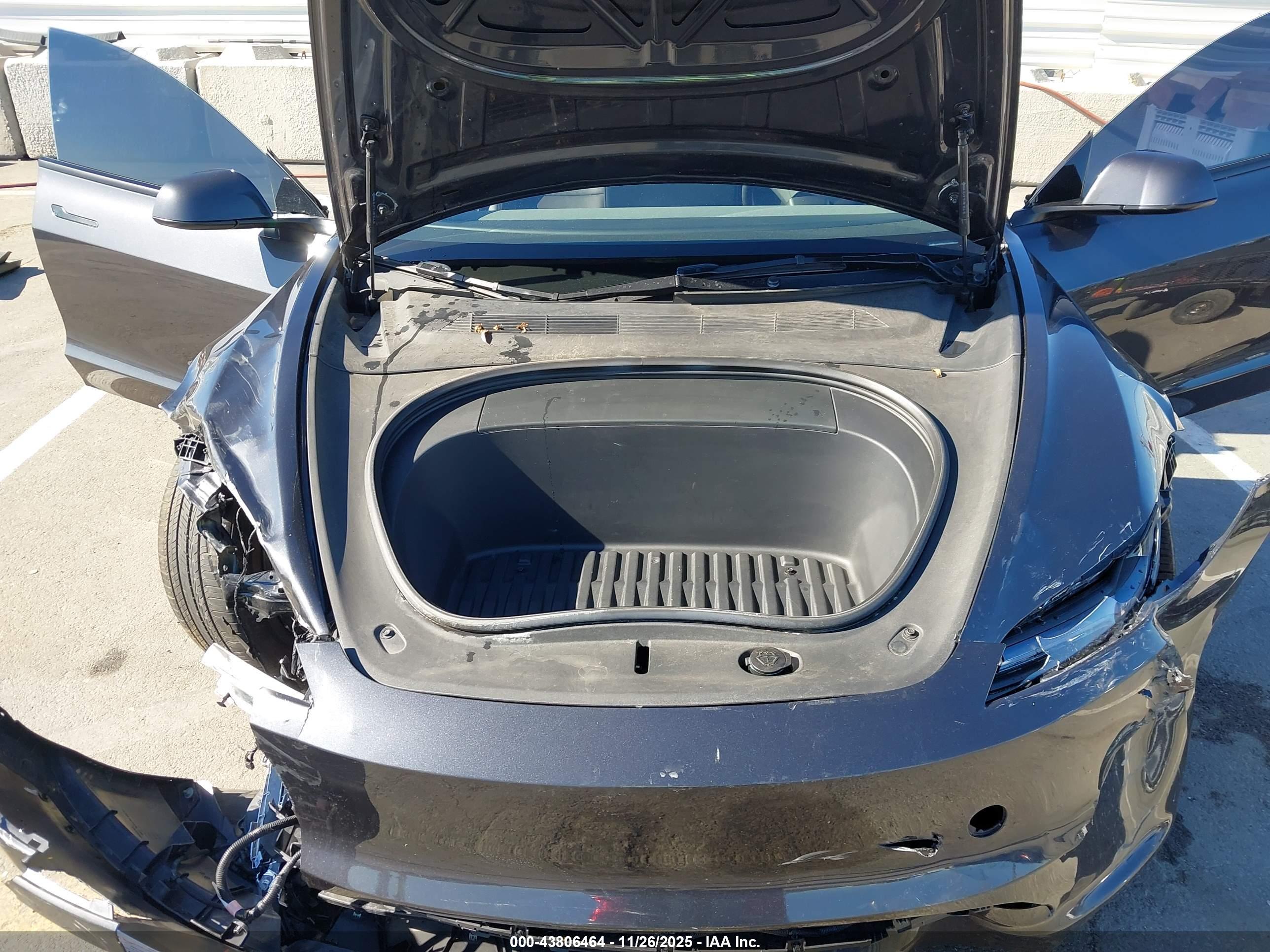 TESLA MODEL image 10