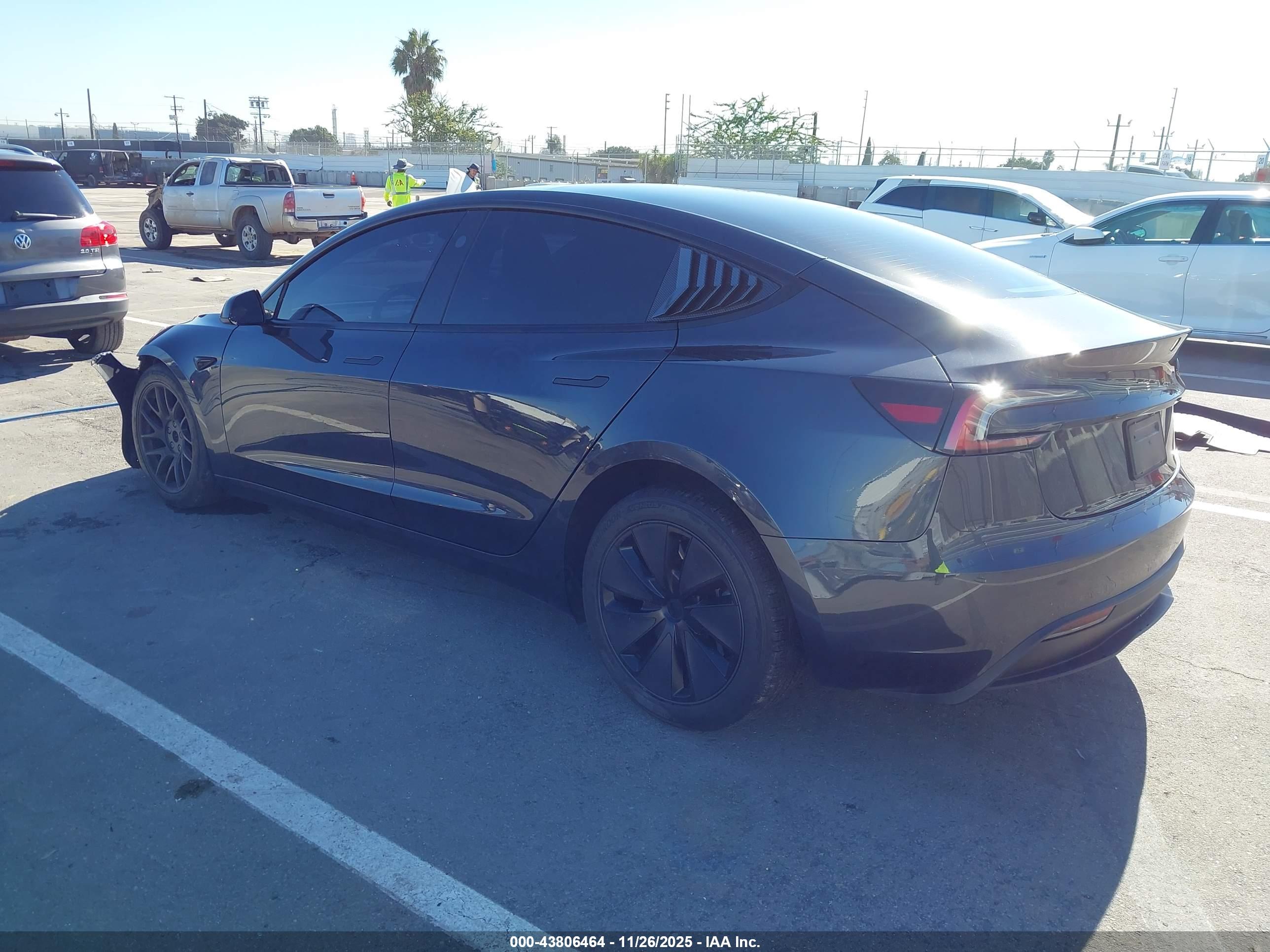 TESLA MODEL image 3