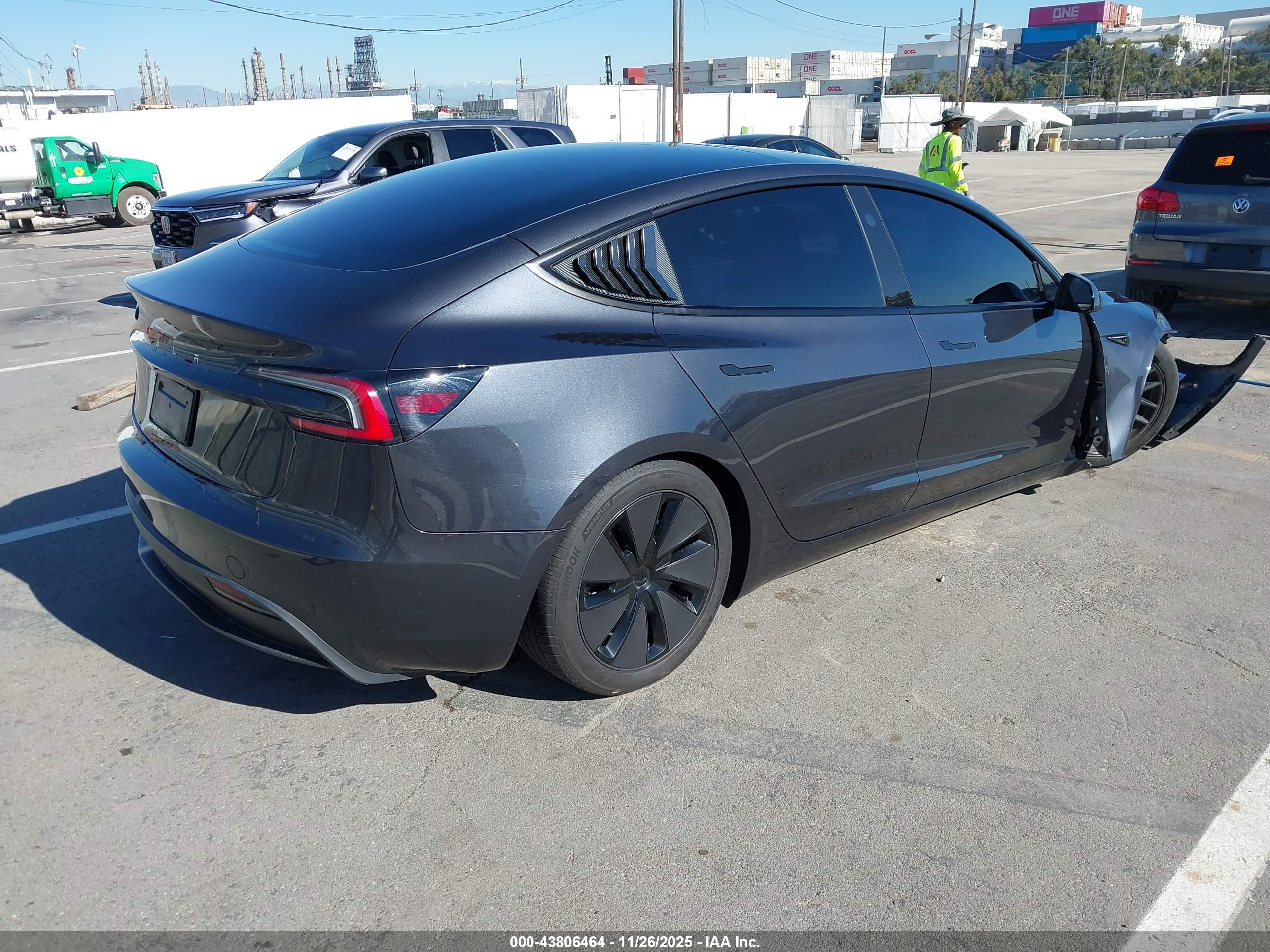 TESLA MODEL image 4
