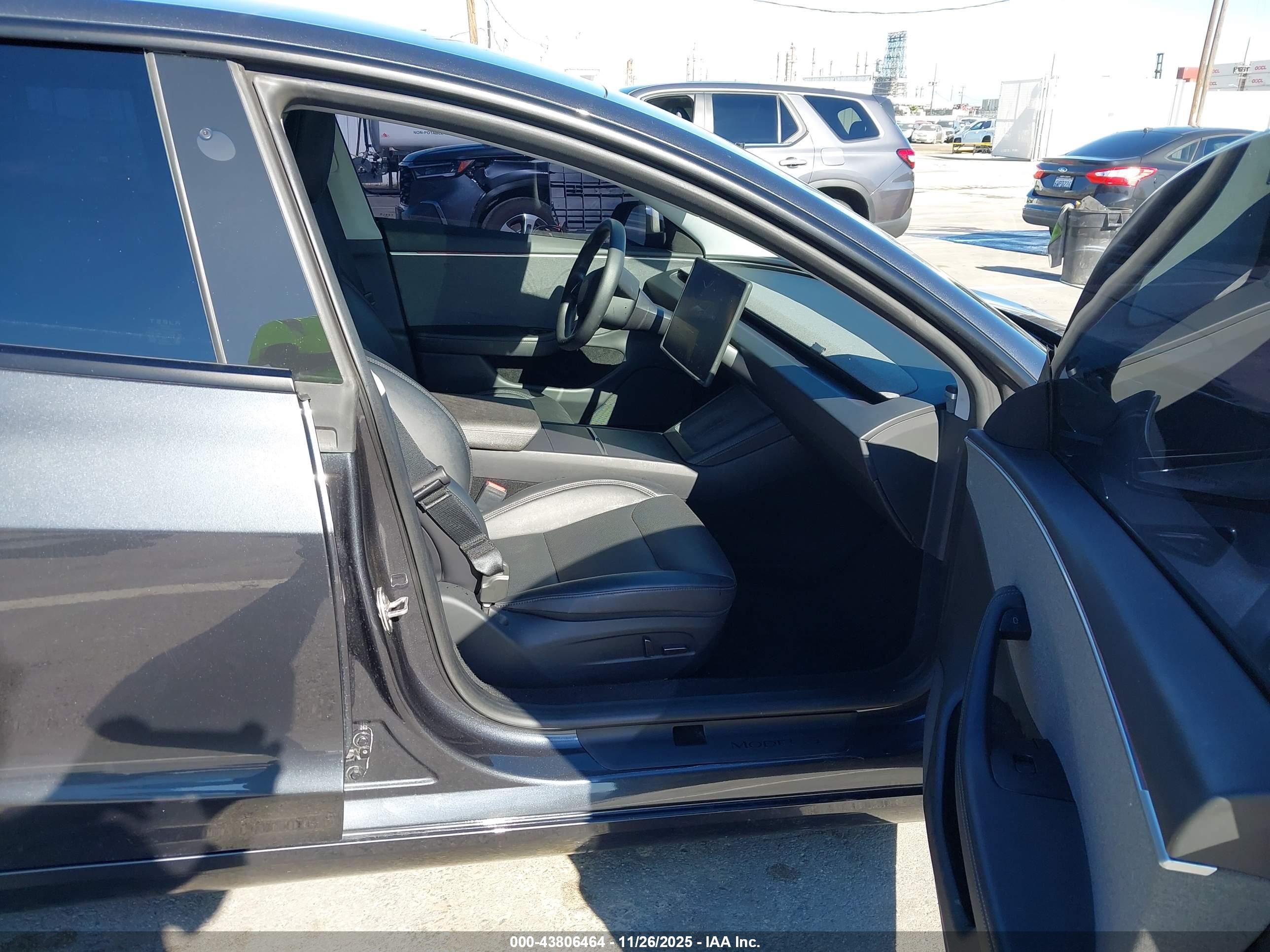 TESLA MODEL image 5