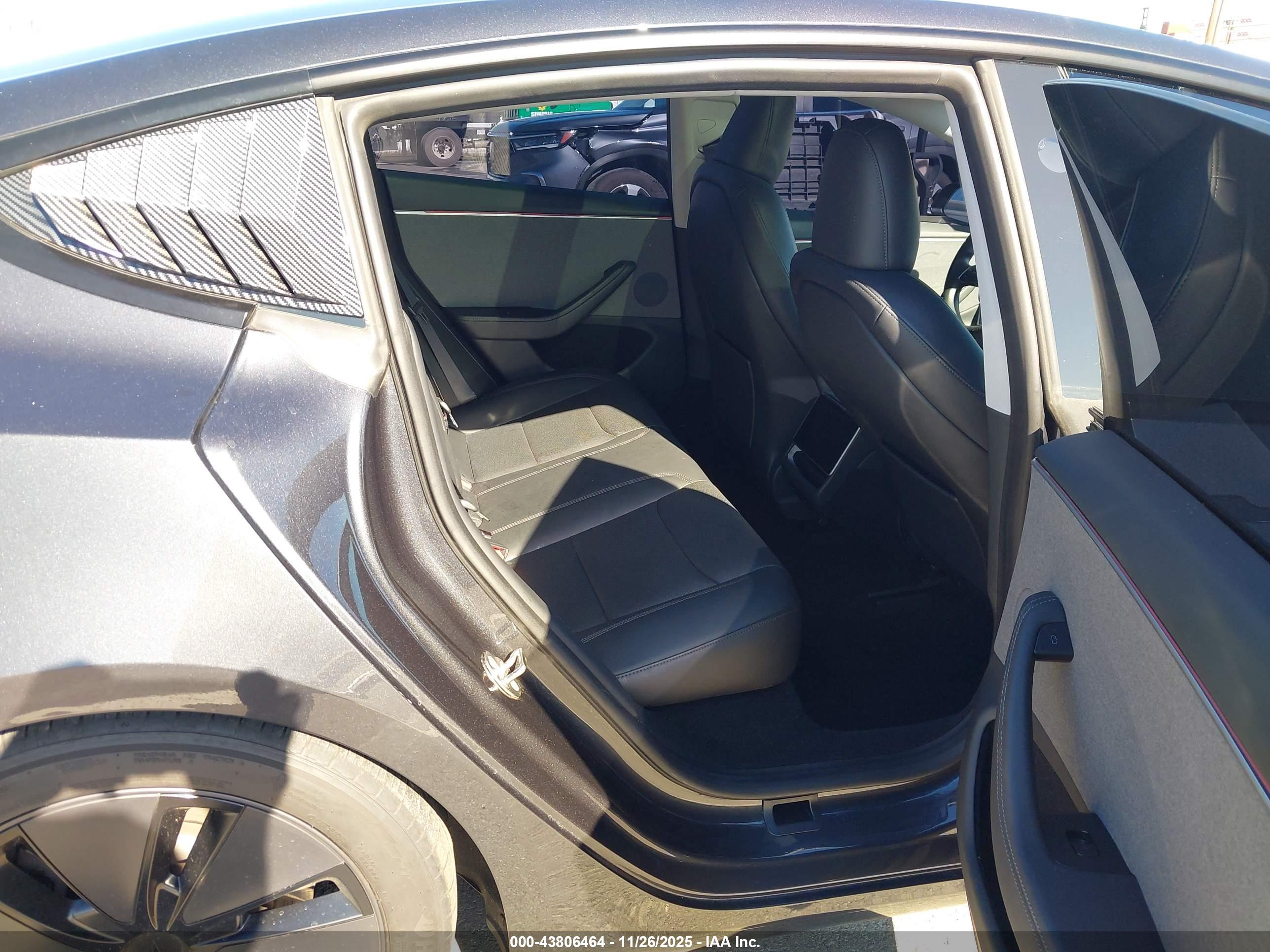 TESLA MODEL image 8