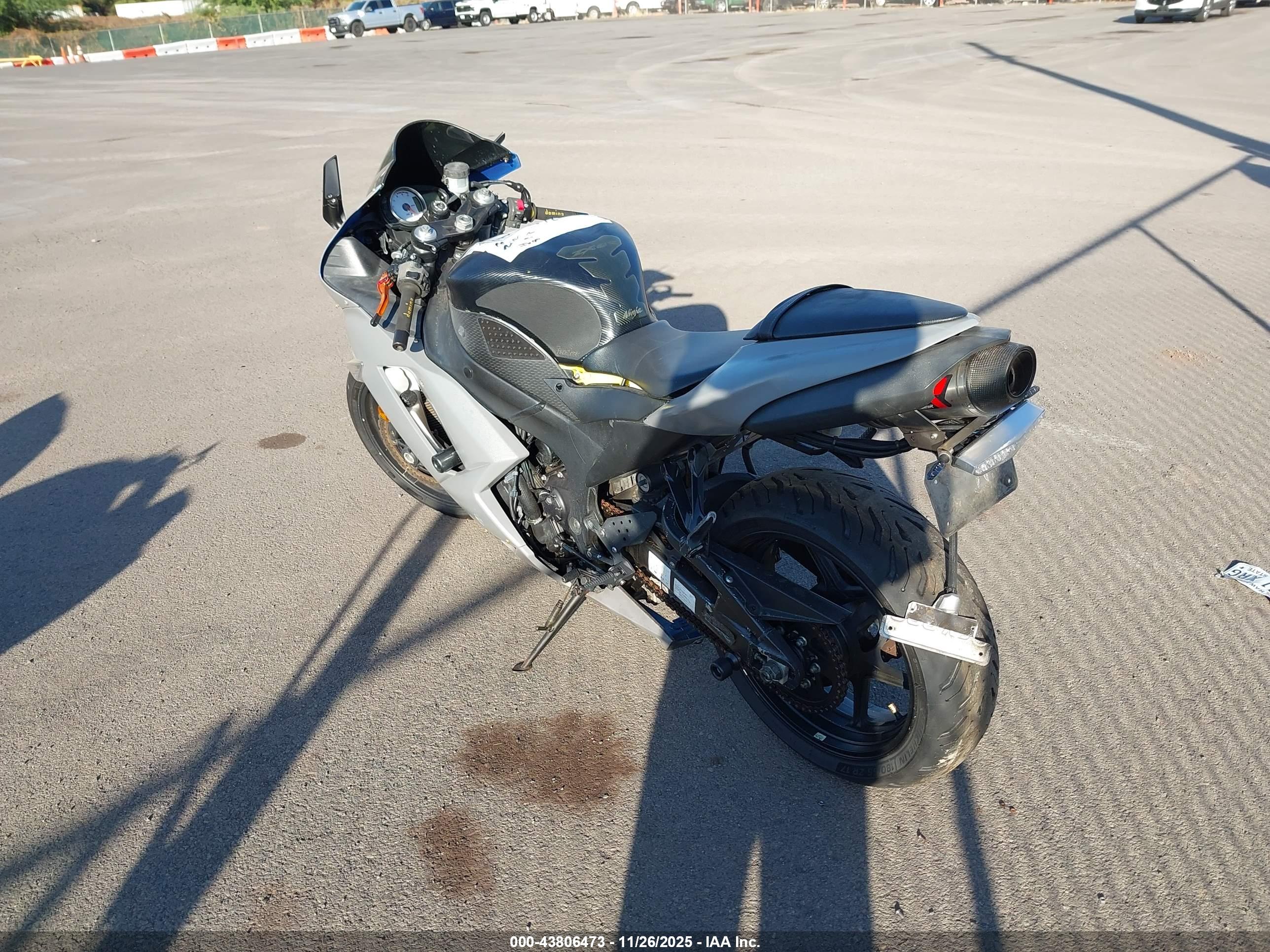 KAWASAKI ZX600 image 3