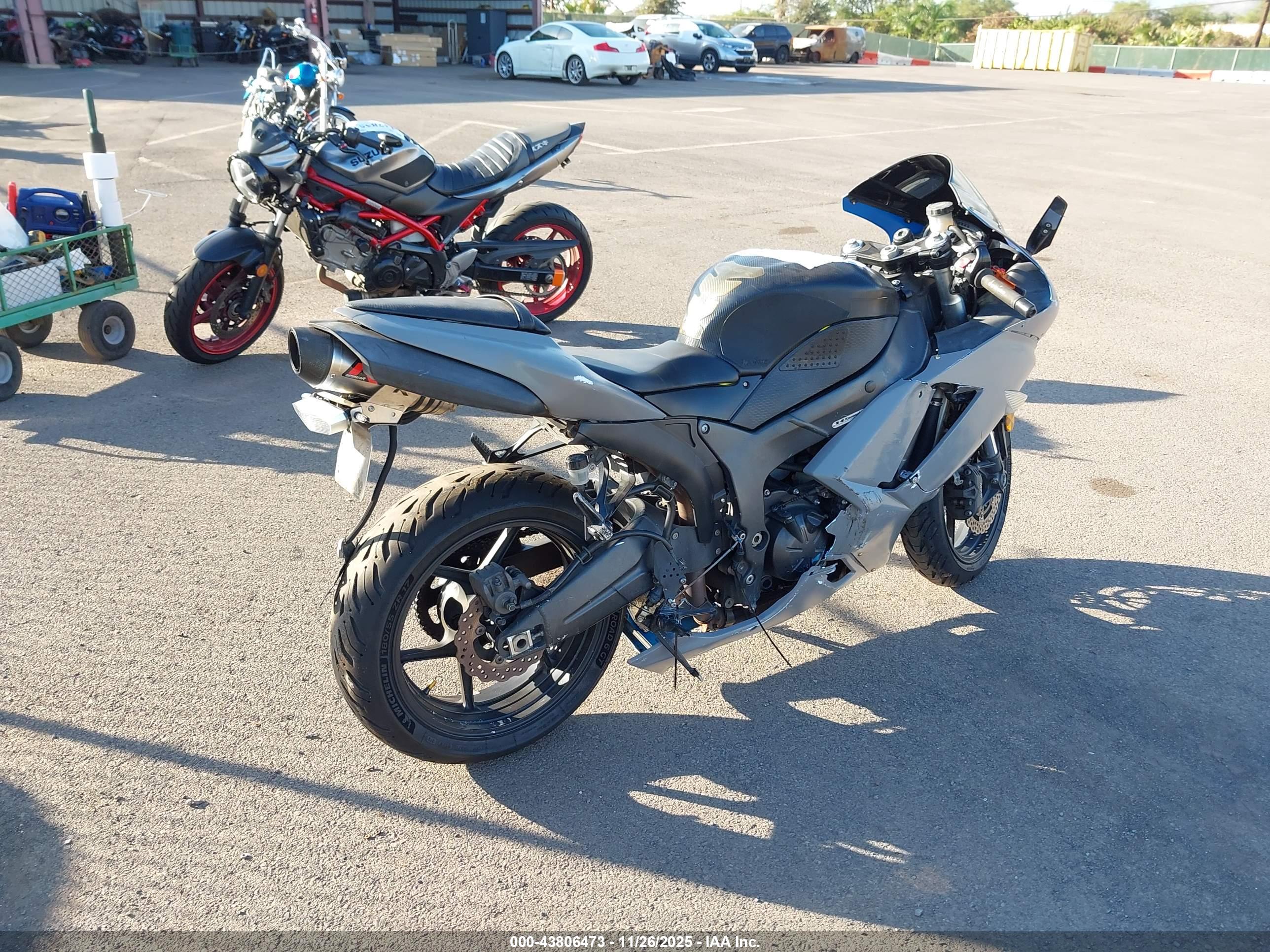 KAWASAKI ZX600 image 4