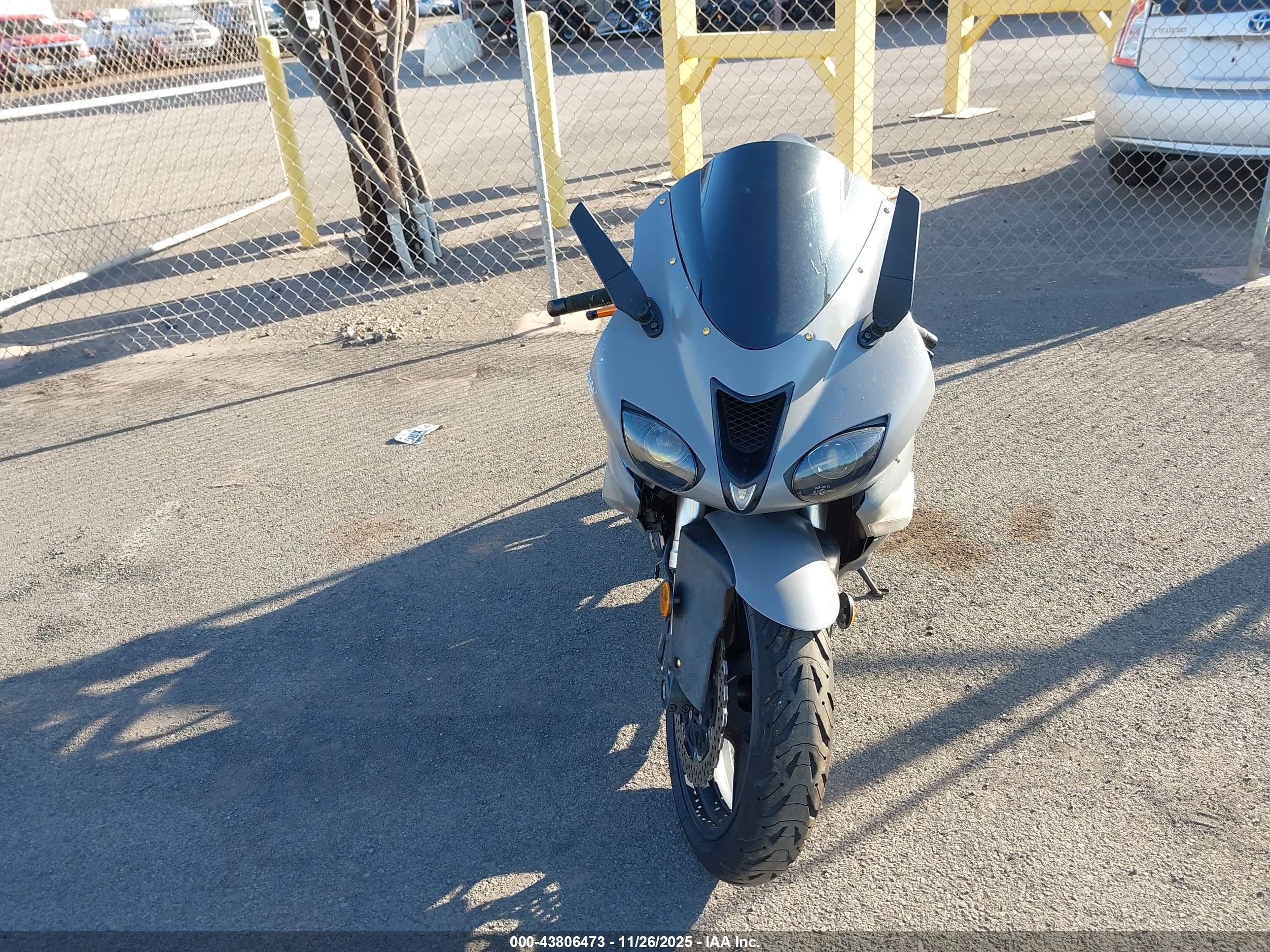 KAWASAKI ZX600 image 5