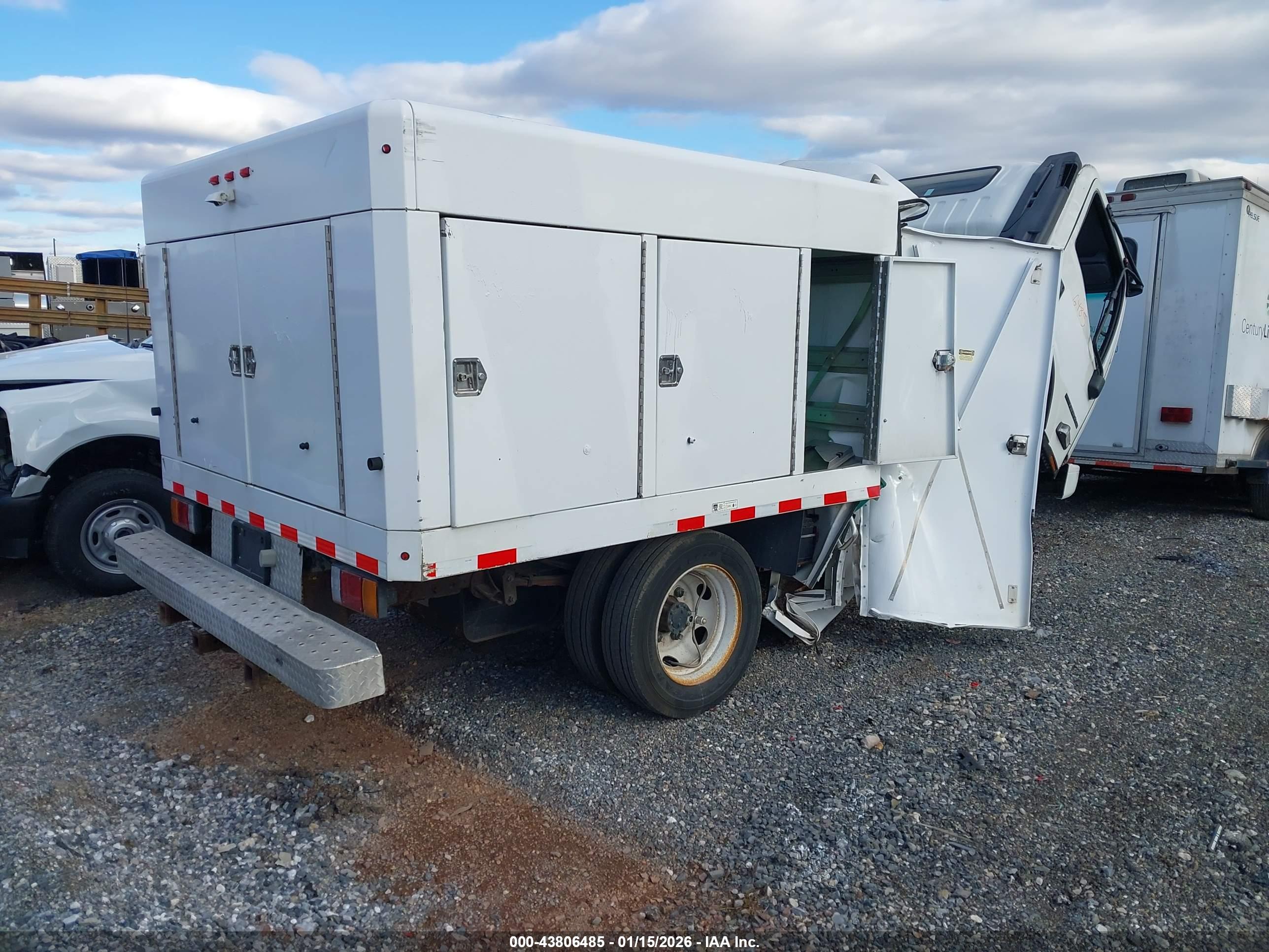 ISUZU NPR image 4