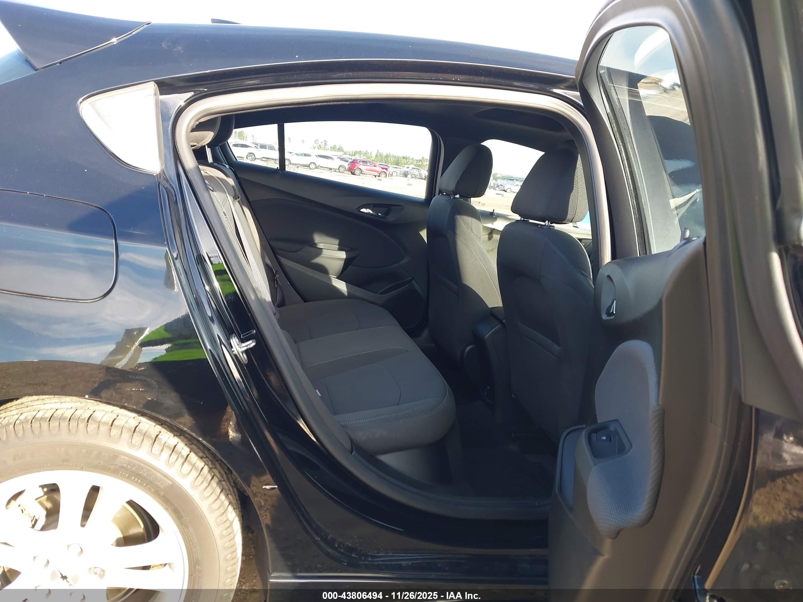 CHEVROLET CRUZE image 8
