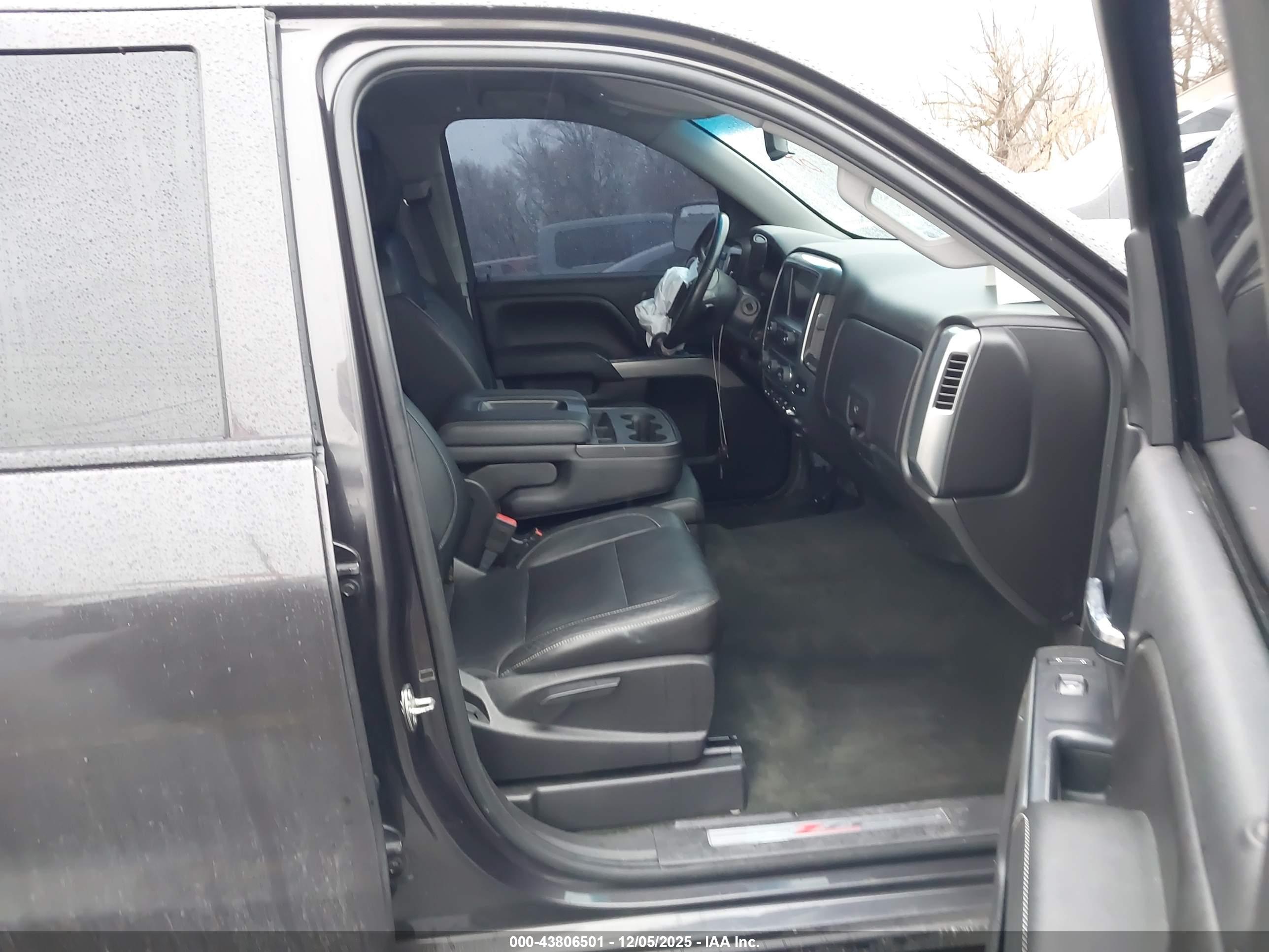 CHEVROLET SILVERADO image 5