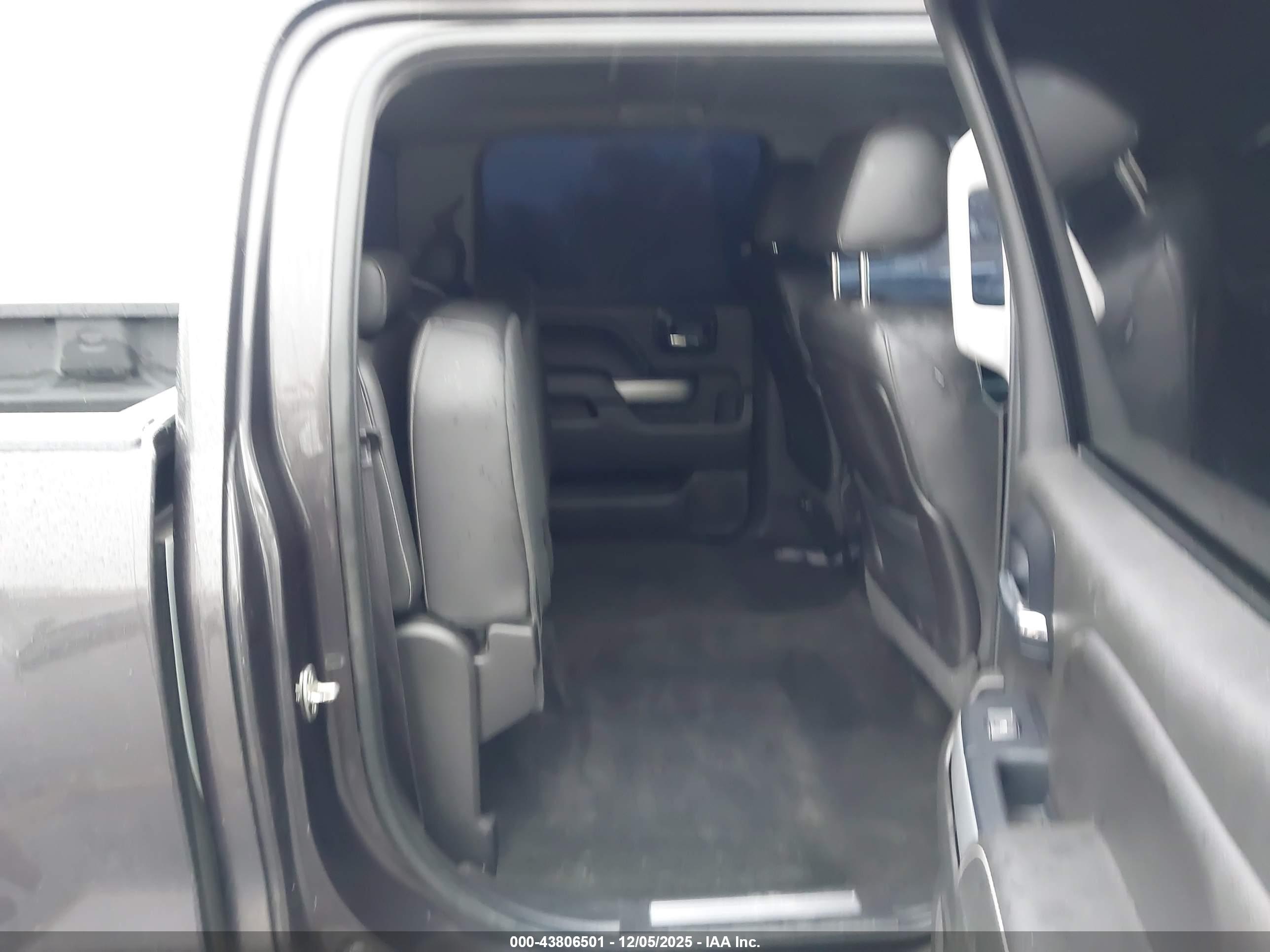 CHEVROLET SILVERADO image 8