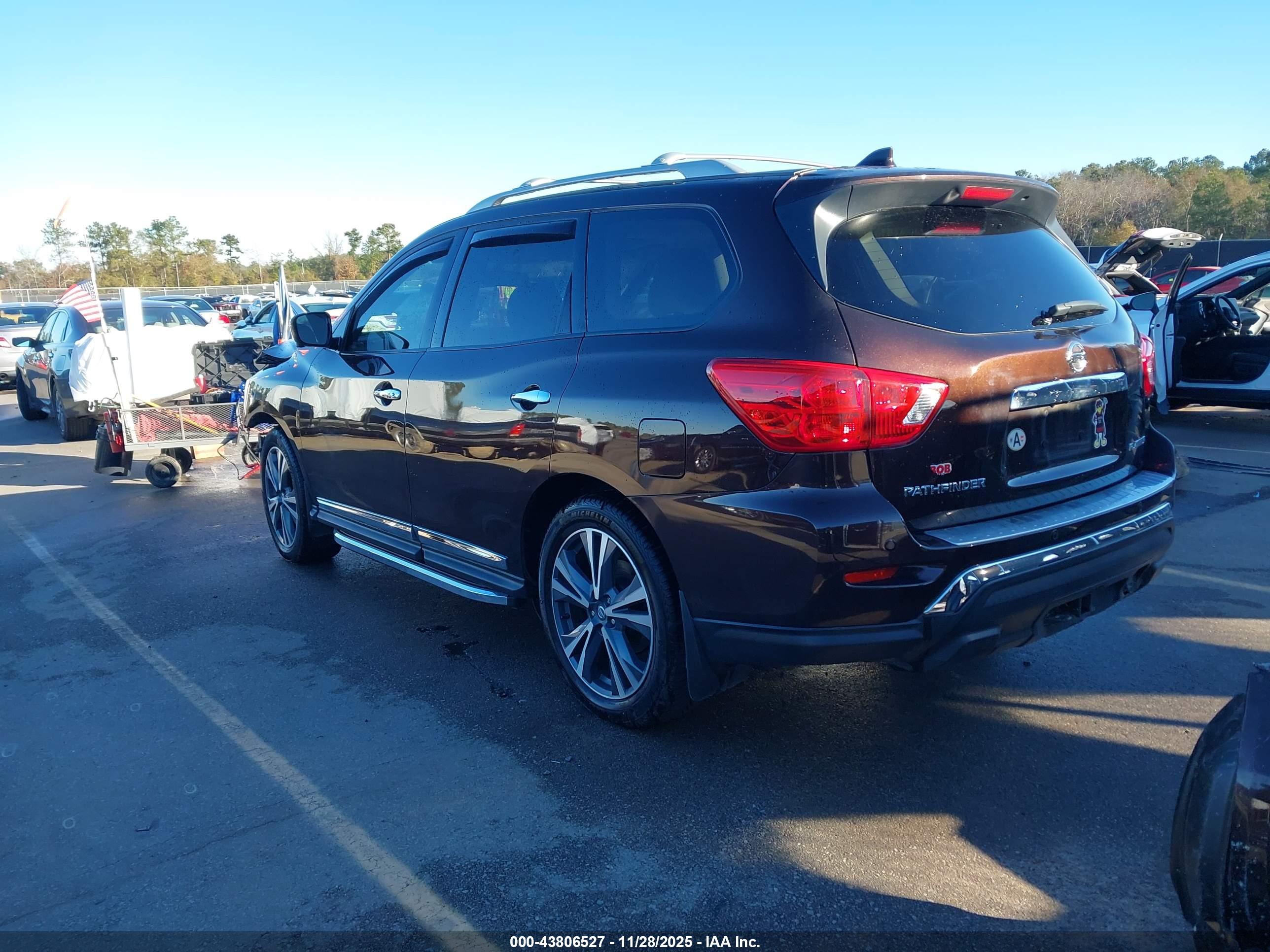 NISSAN PATHFINDER image 3