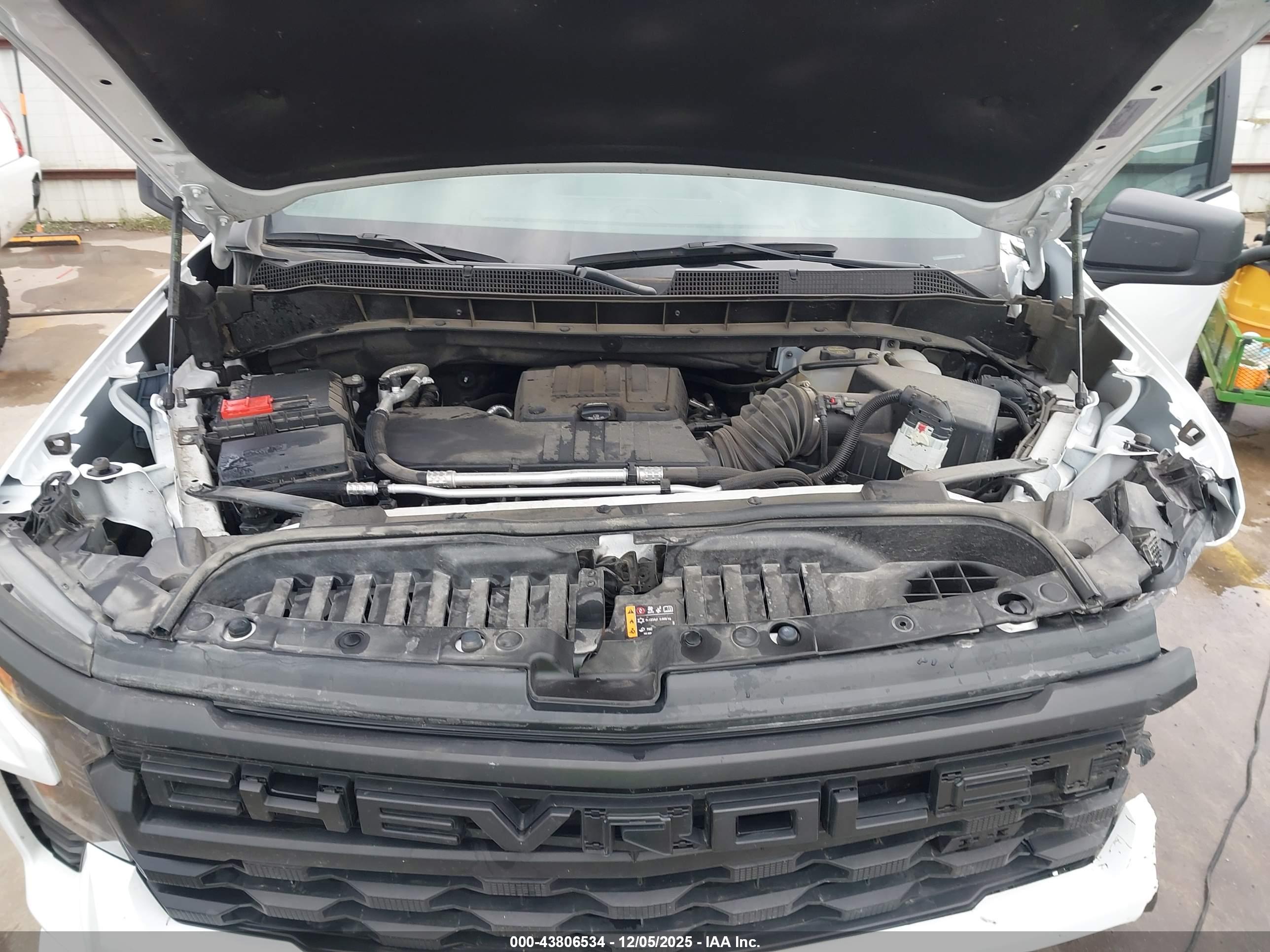 CHEVROLET SILVERADO image 10