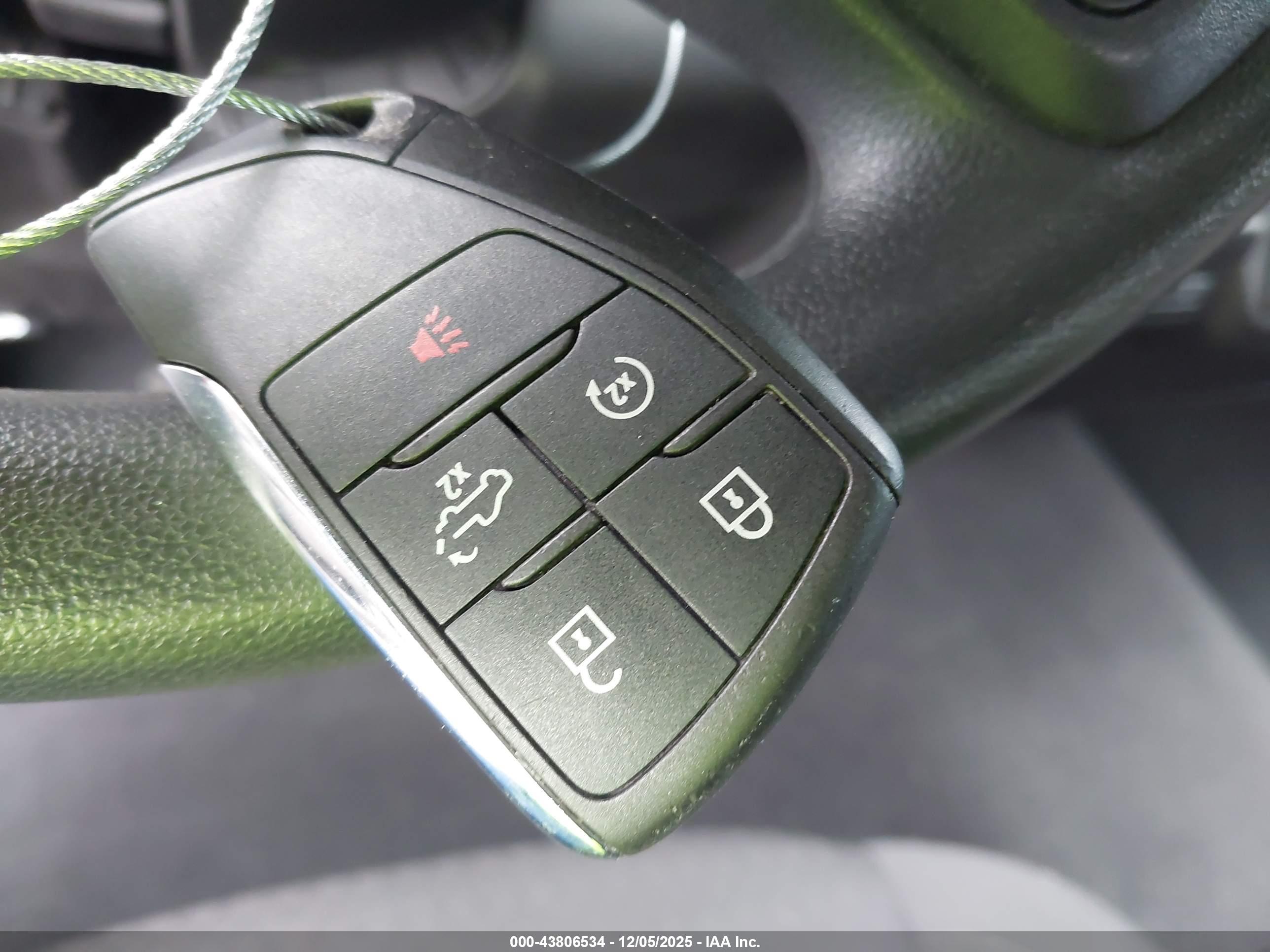 CHEVROLET SILVERADO image 11