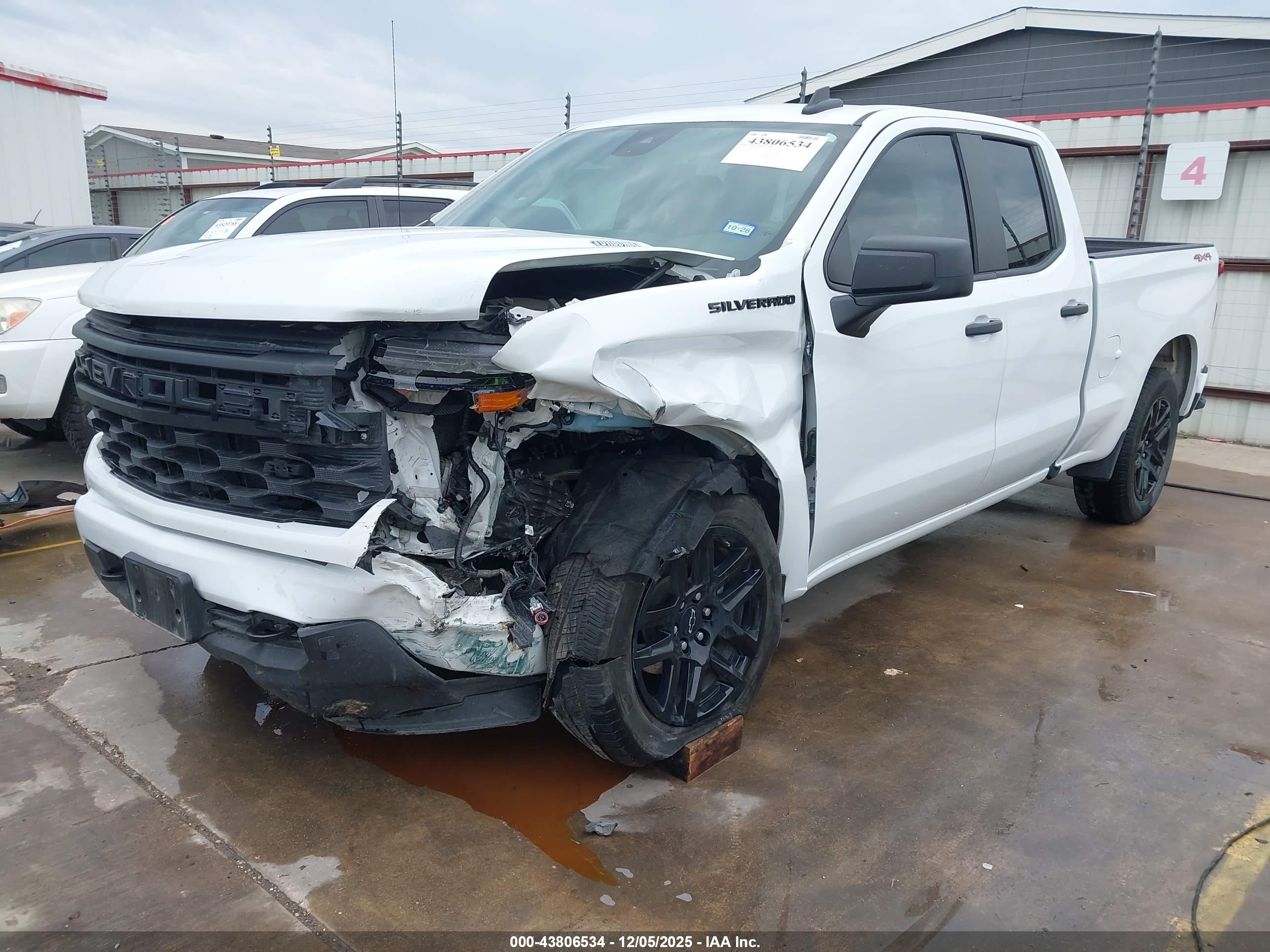 CHEVROLET SILVERADO image 2