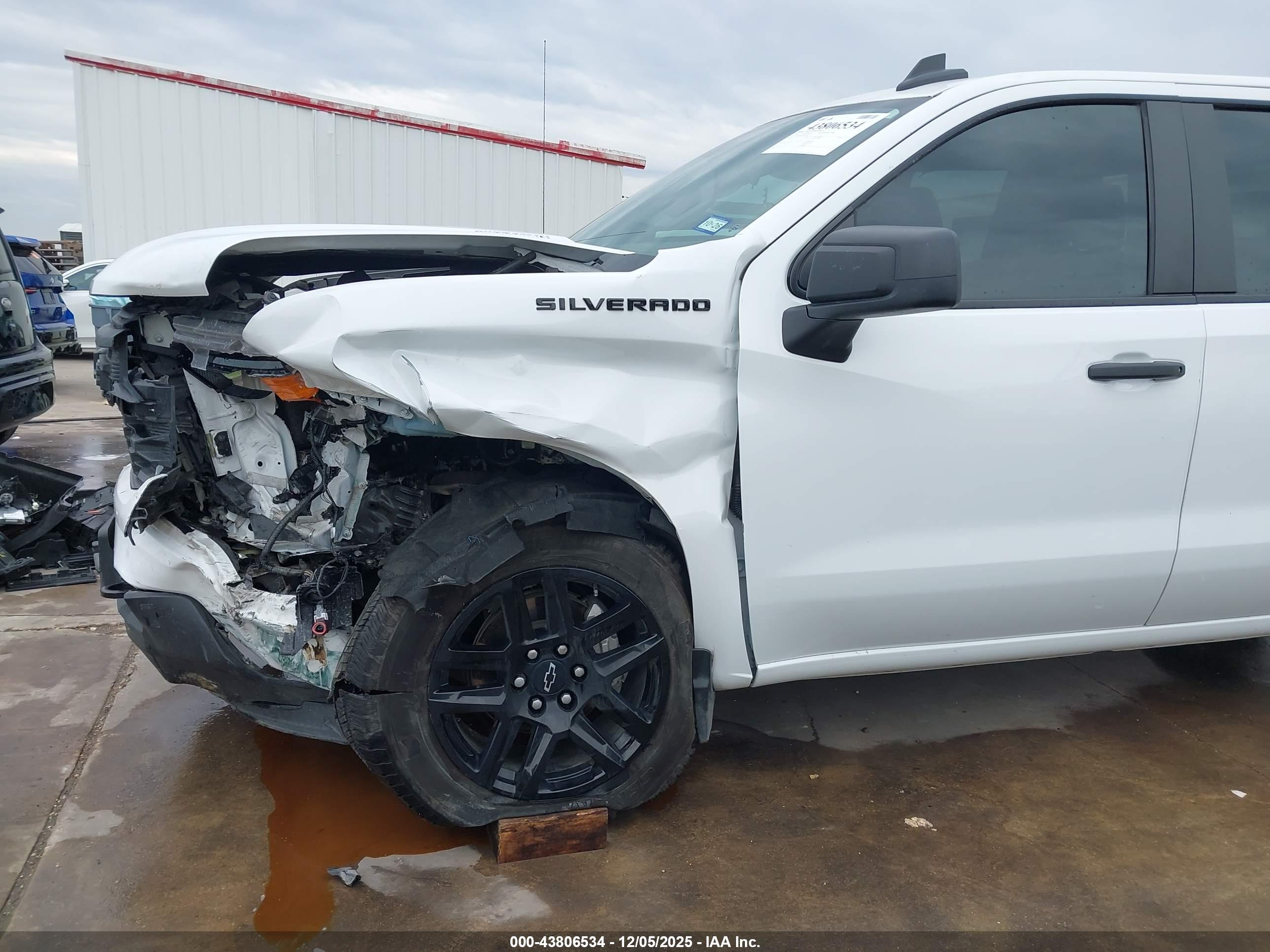 CHEVROLET SILVERADO image 6