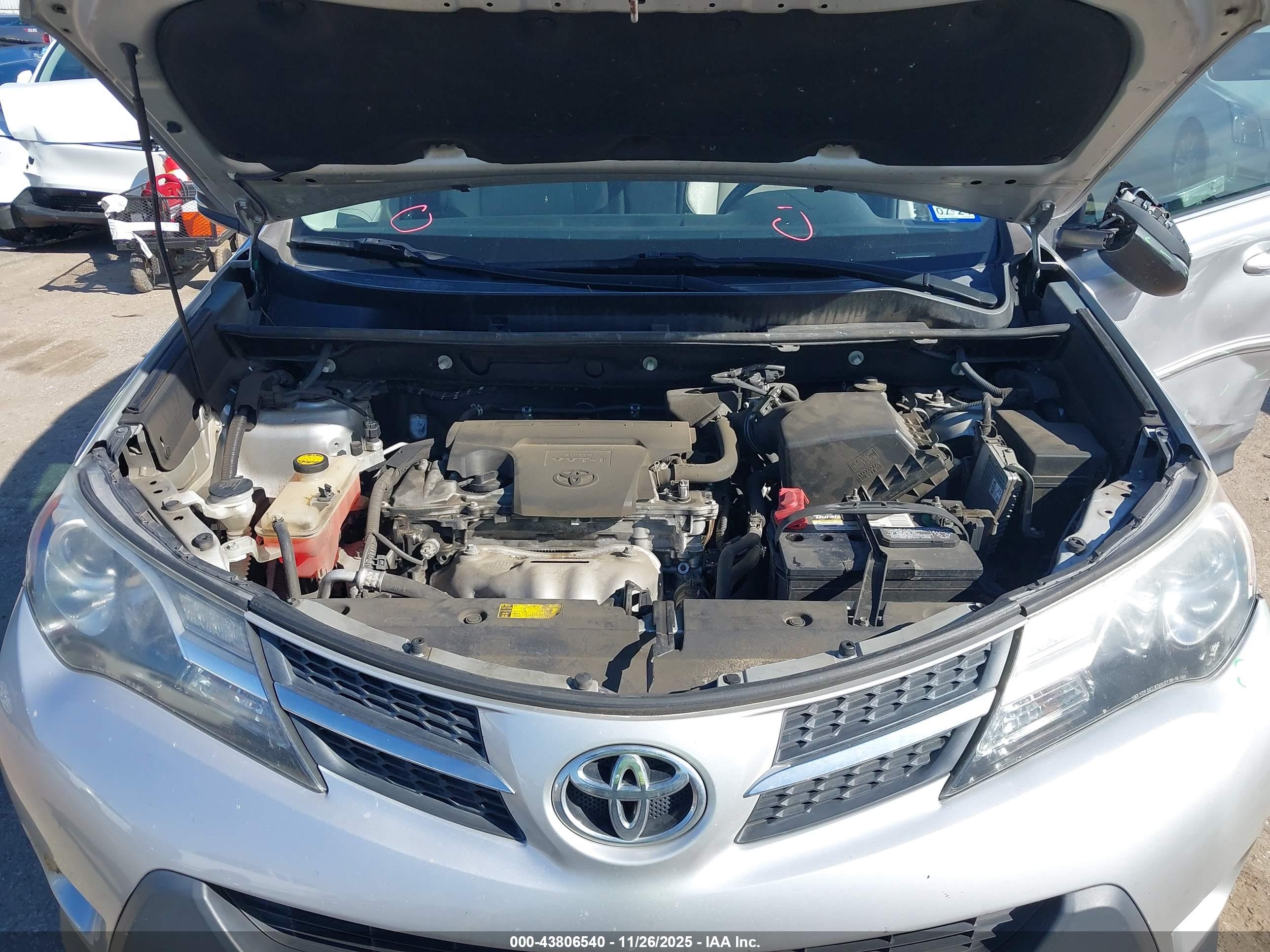 TOYOTA RAV4 image 10