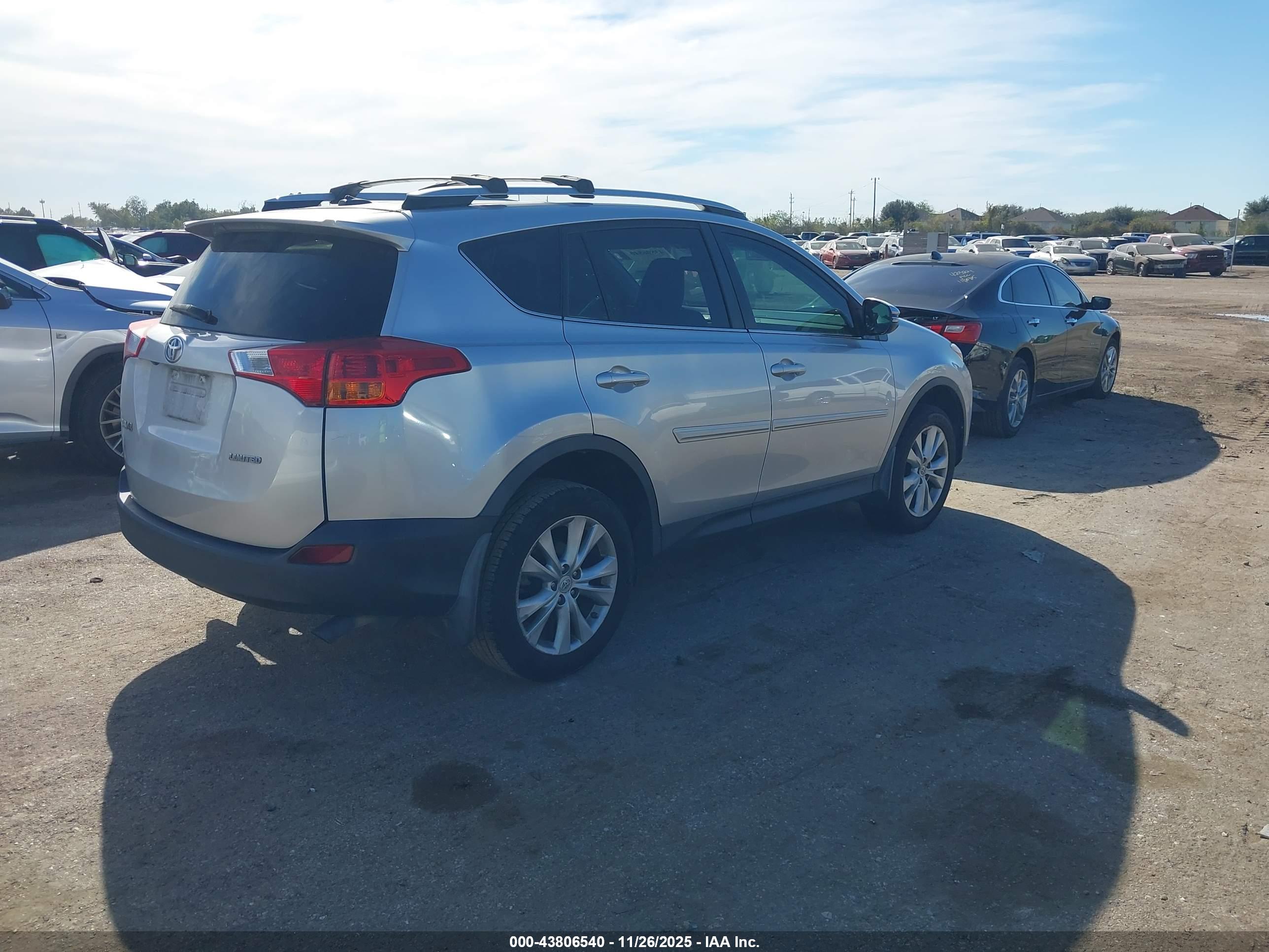 TOYOTA RAV4 image 4