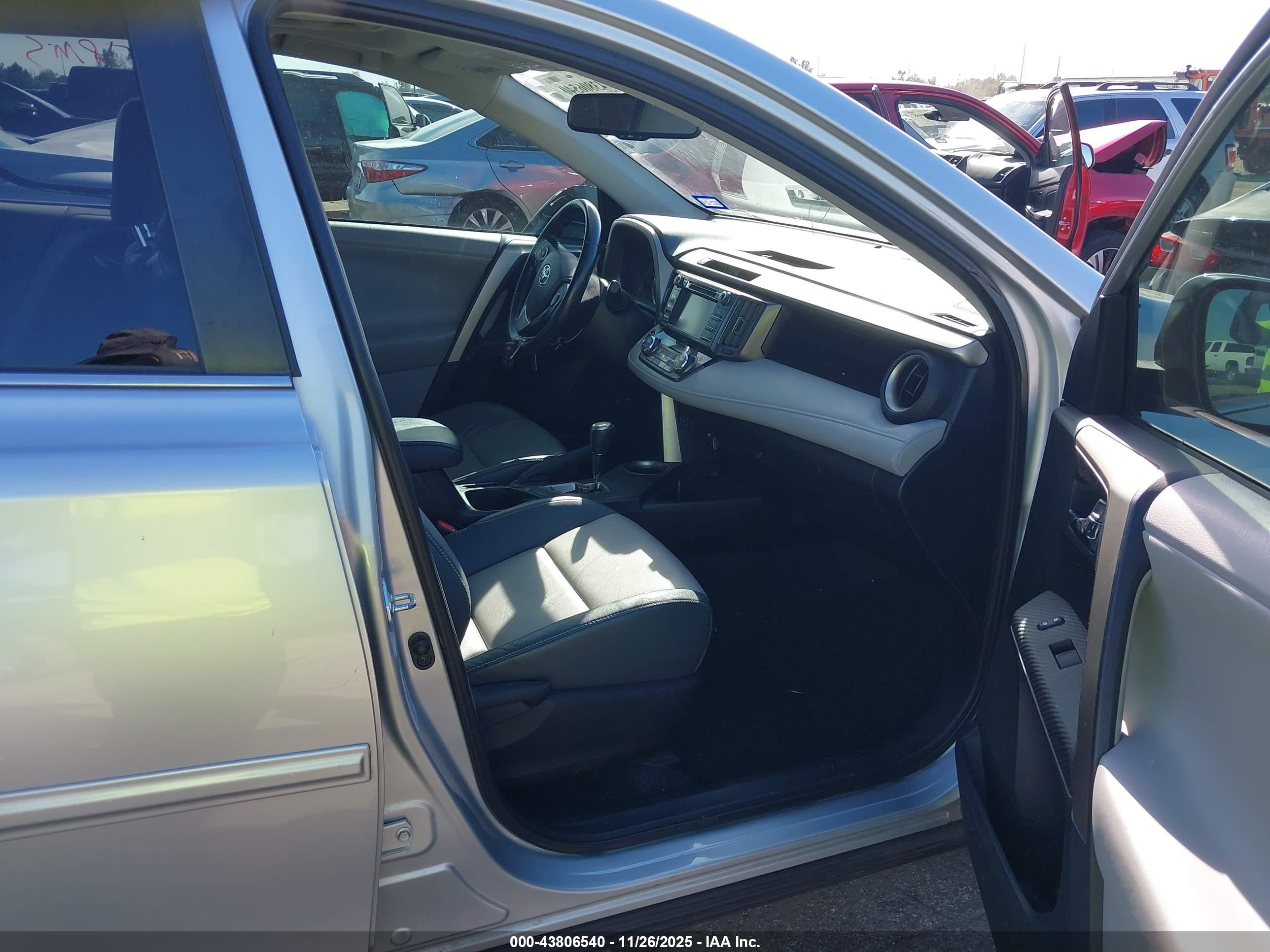 TOYOTA RAV4 image 5