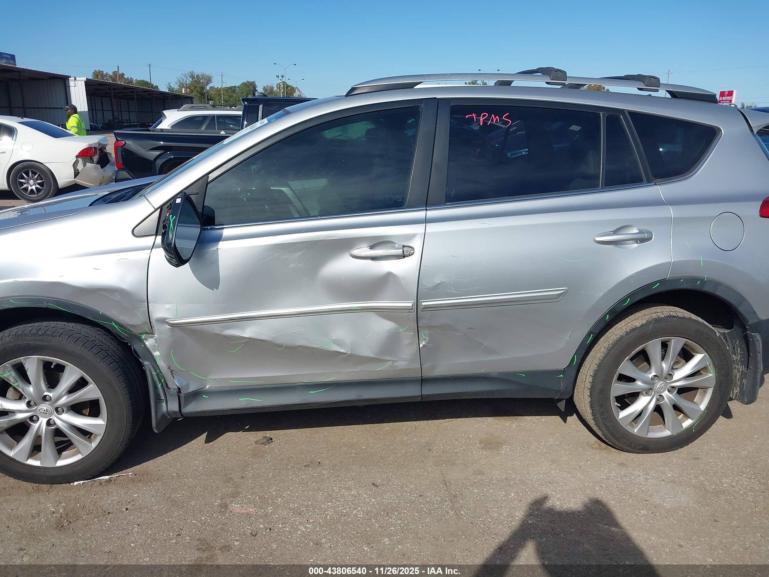 TOYOTA RAV4 image 6