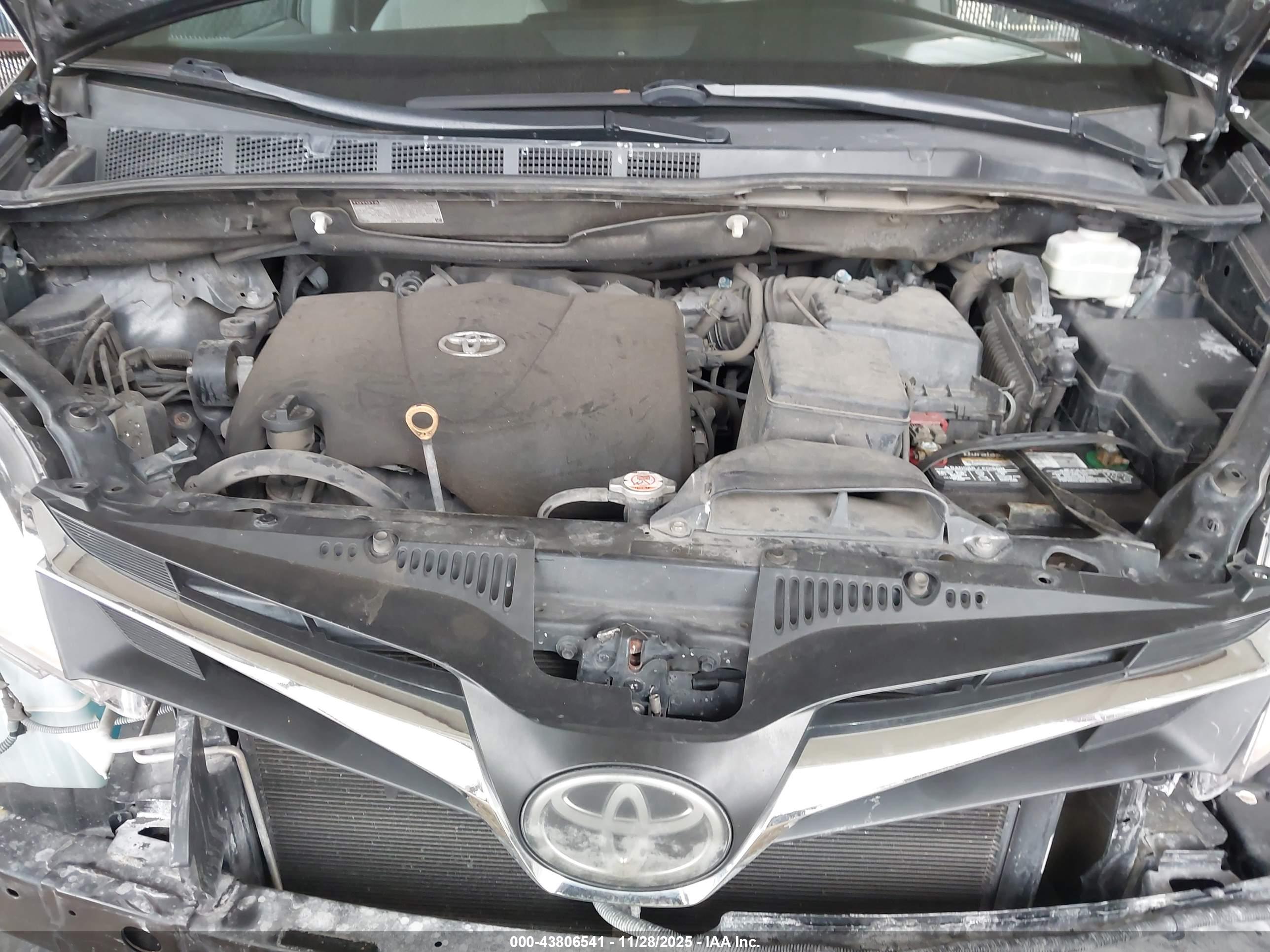 TOYOTA SIENNA image 10