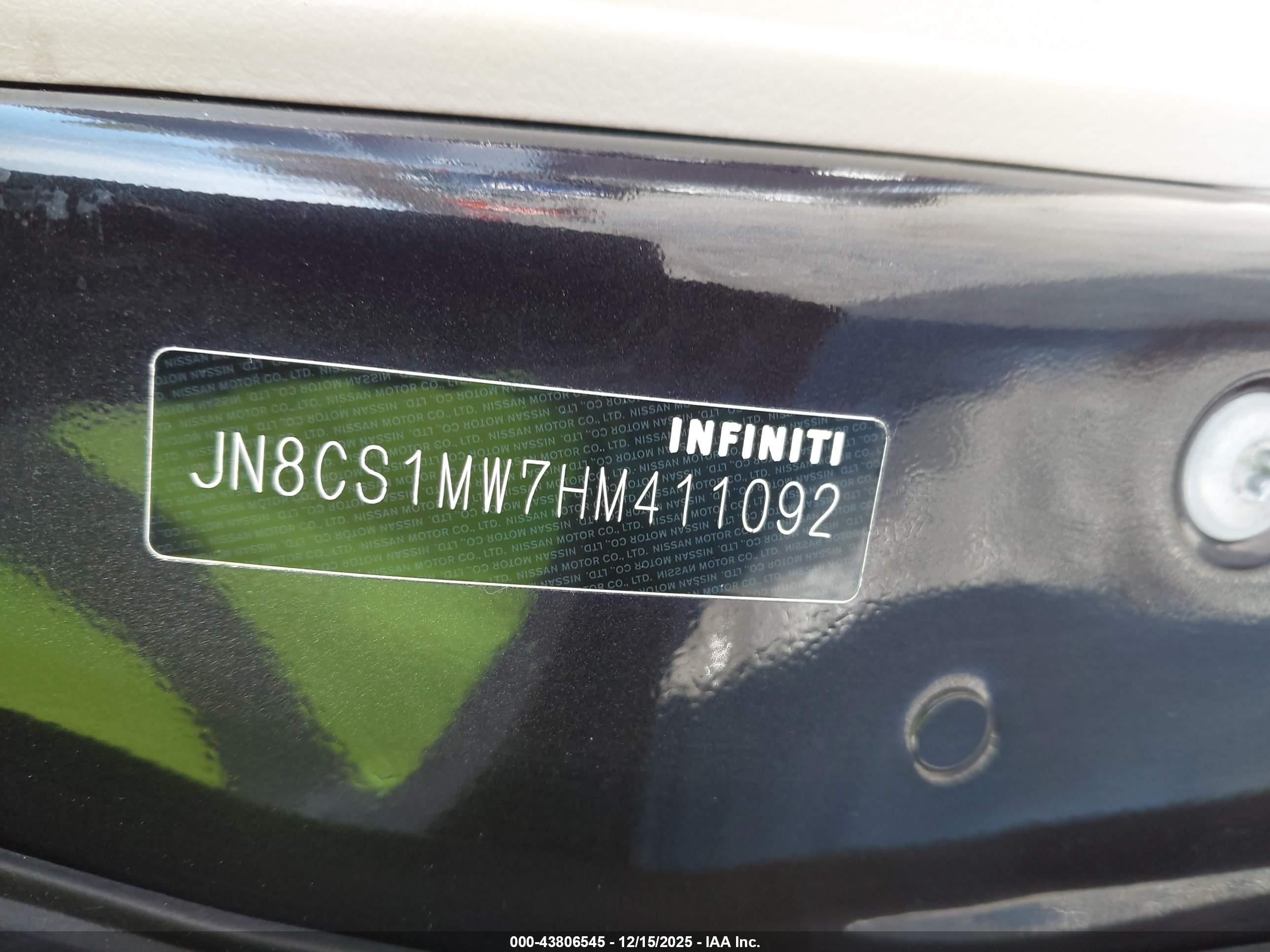 INFINITI QX70 image 9