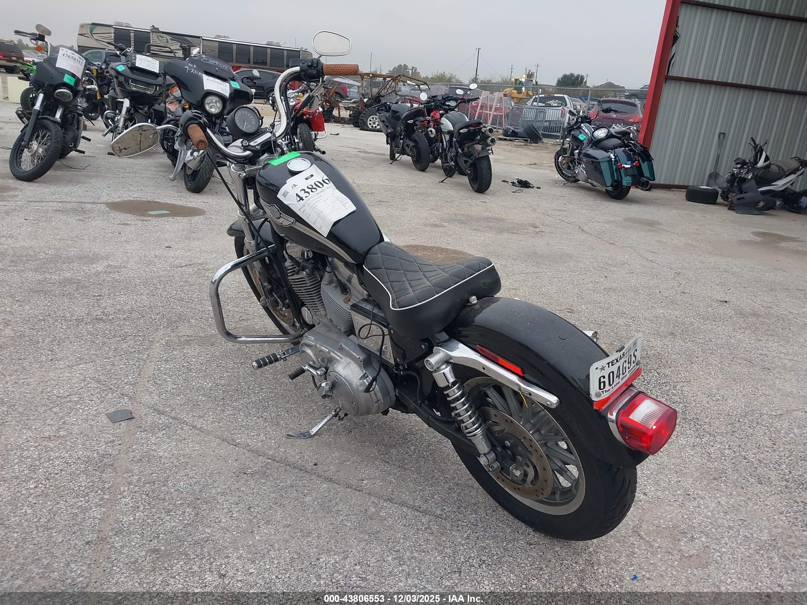 HARLEY-DAVIDSON XL883 image 3