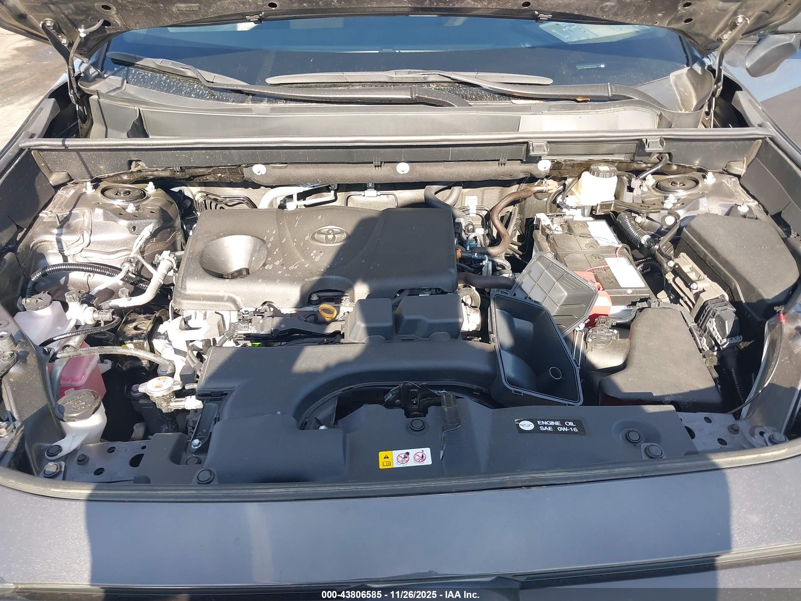 TOYOTA RAV4 image 10