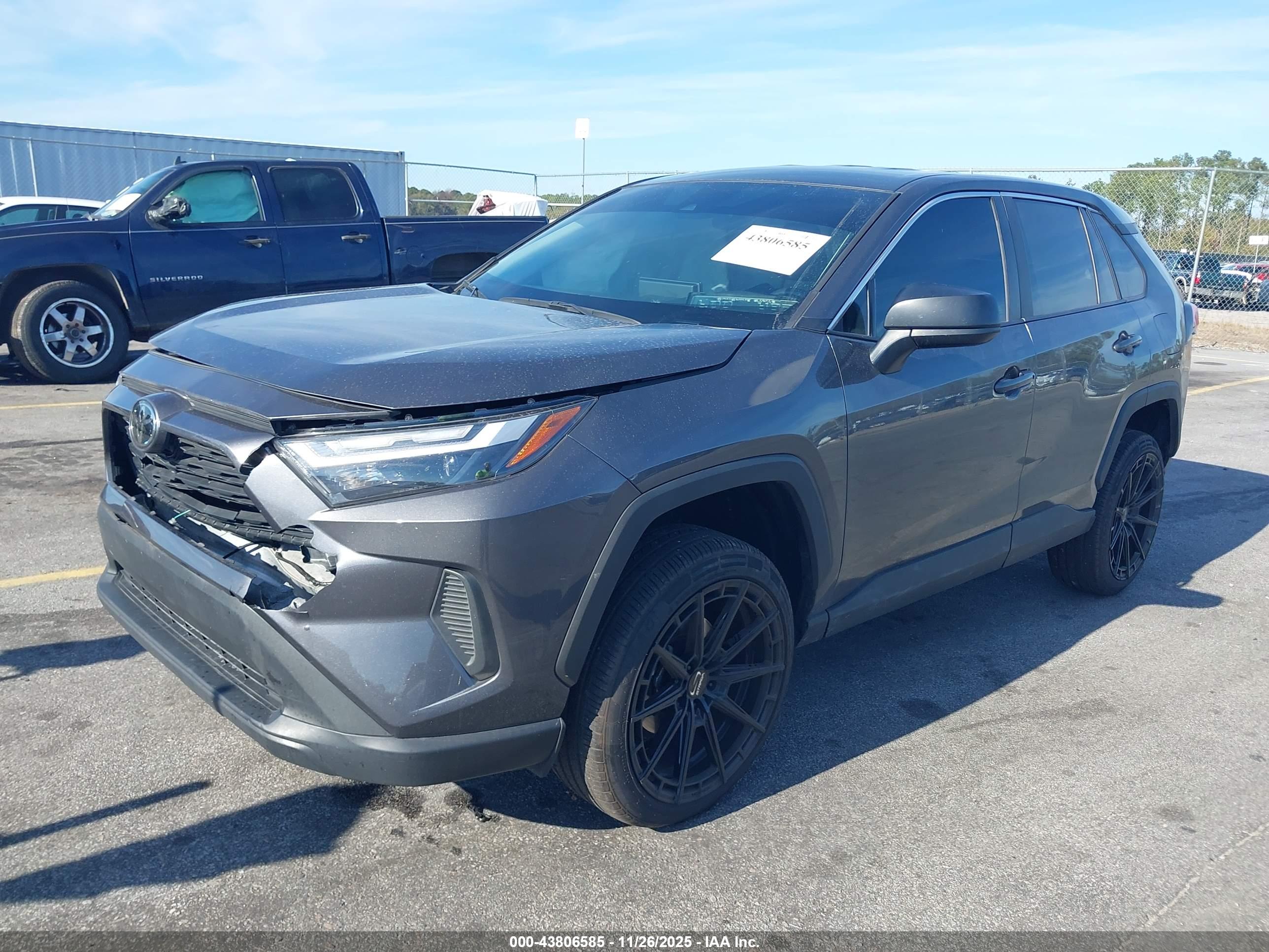 TOYOTA RAV4 image 2