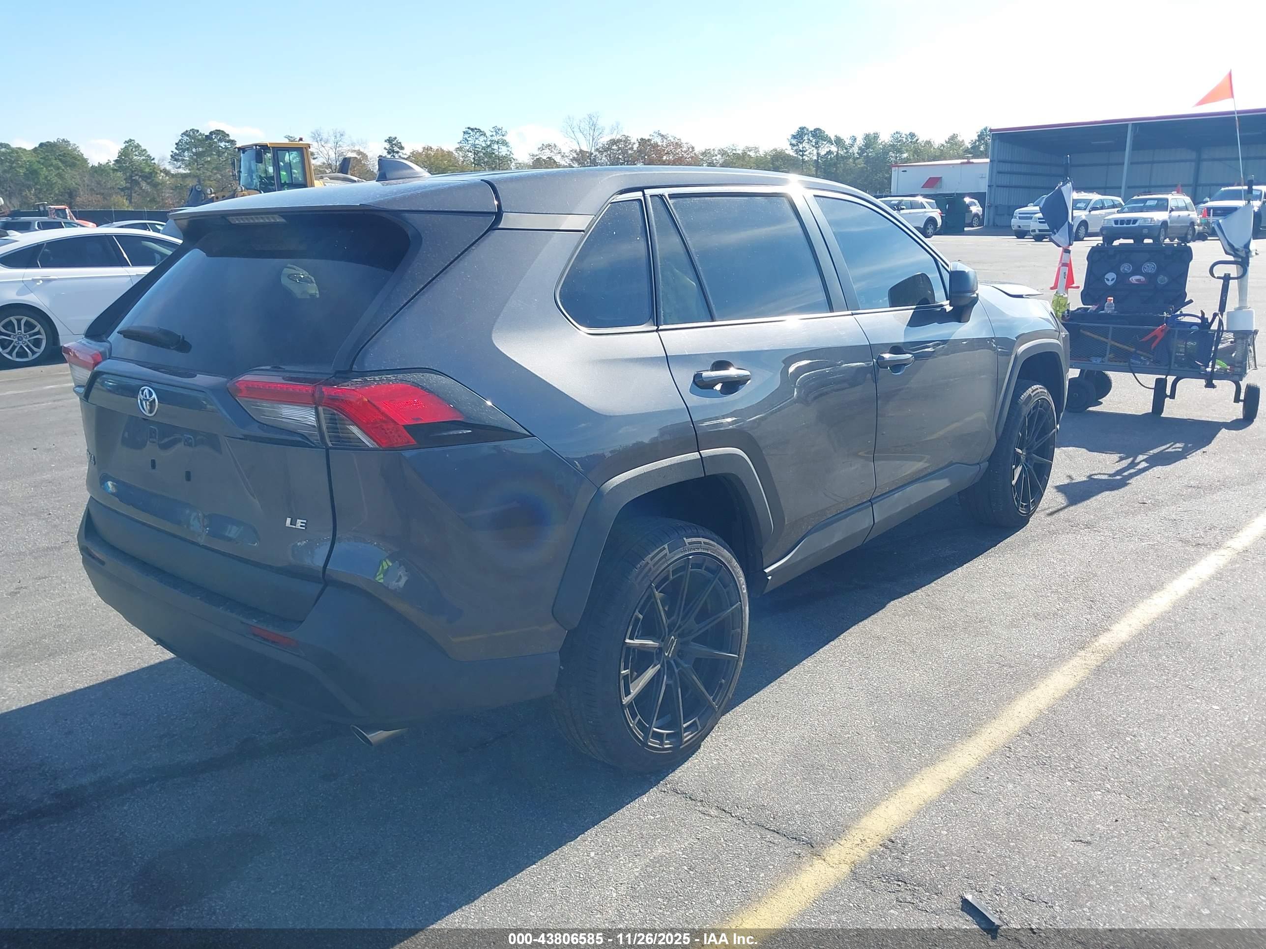 TOYOTA RAV4 image 4