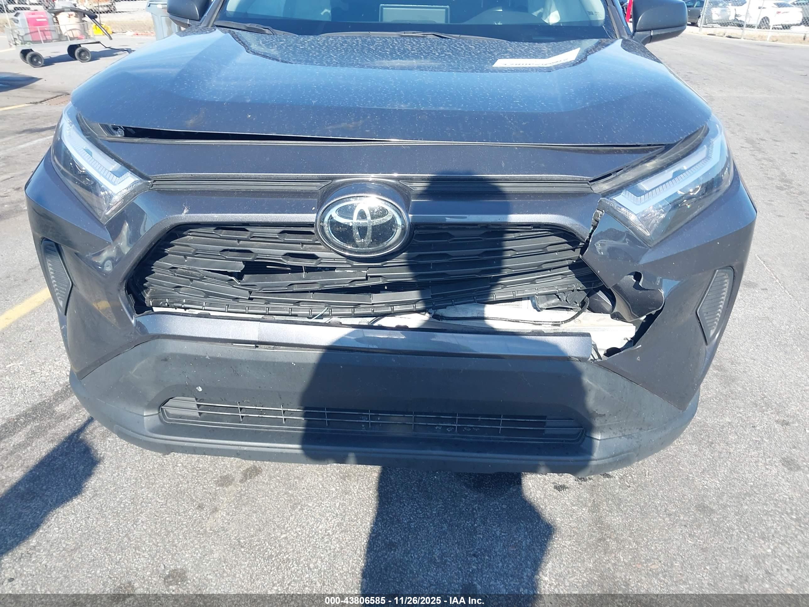 TOYOTA RAV4 image 6