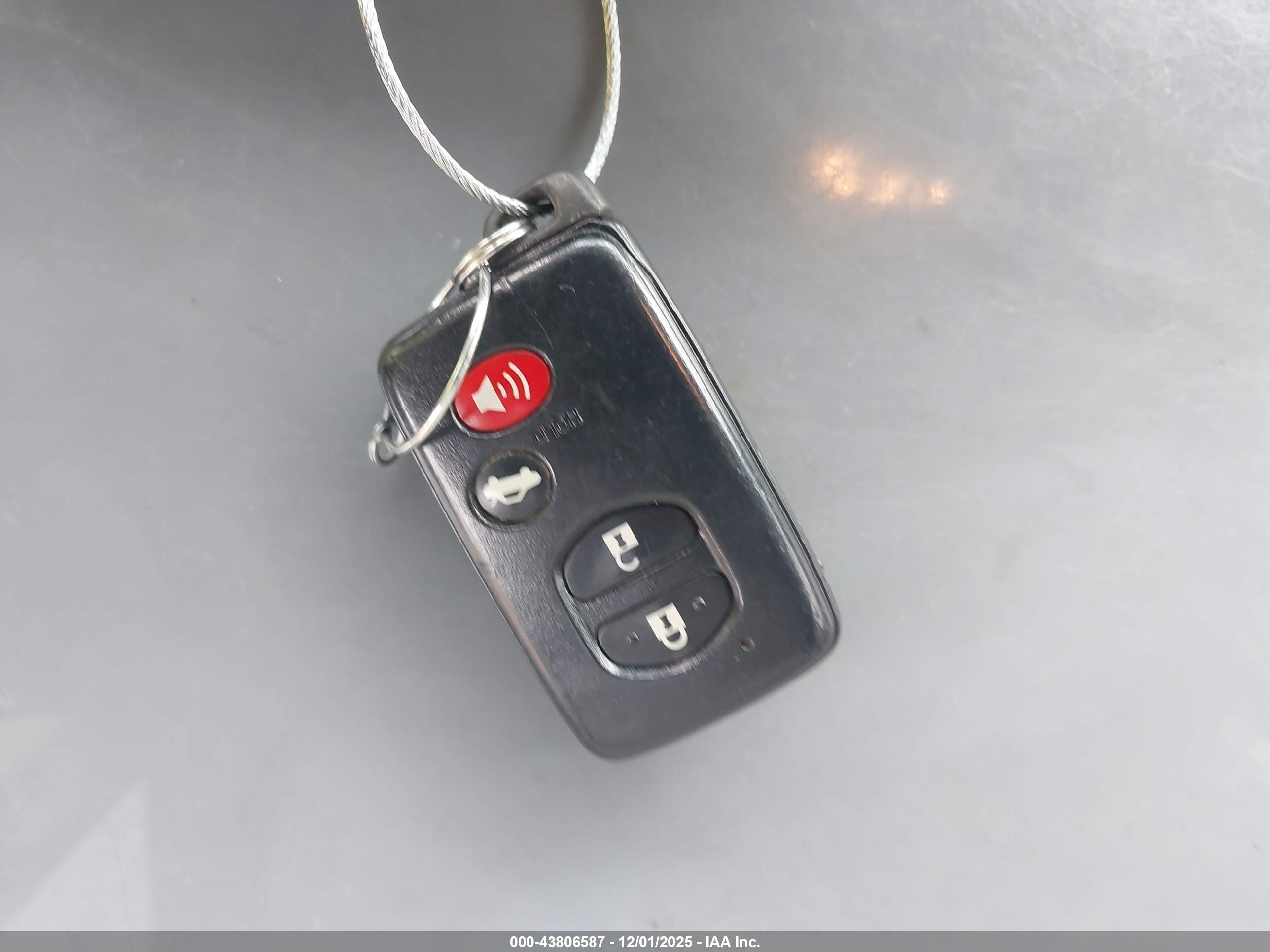 TOYOTA AVALON image 11