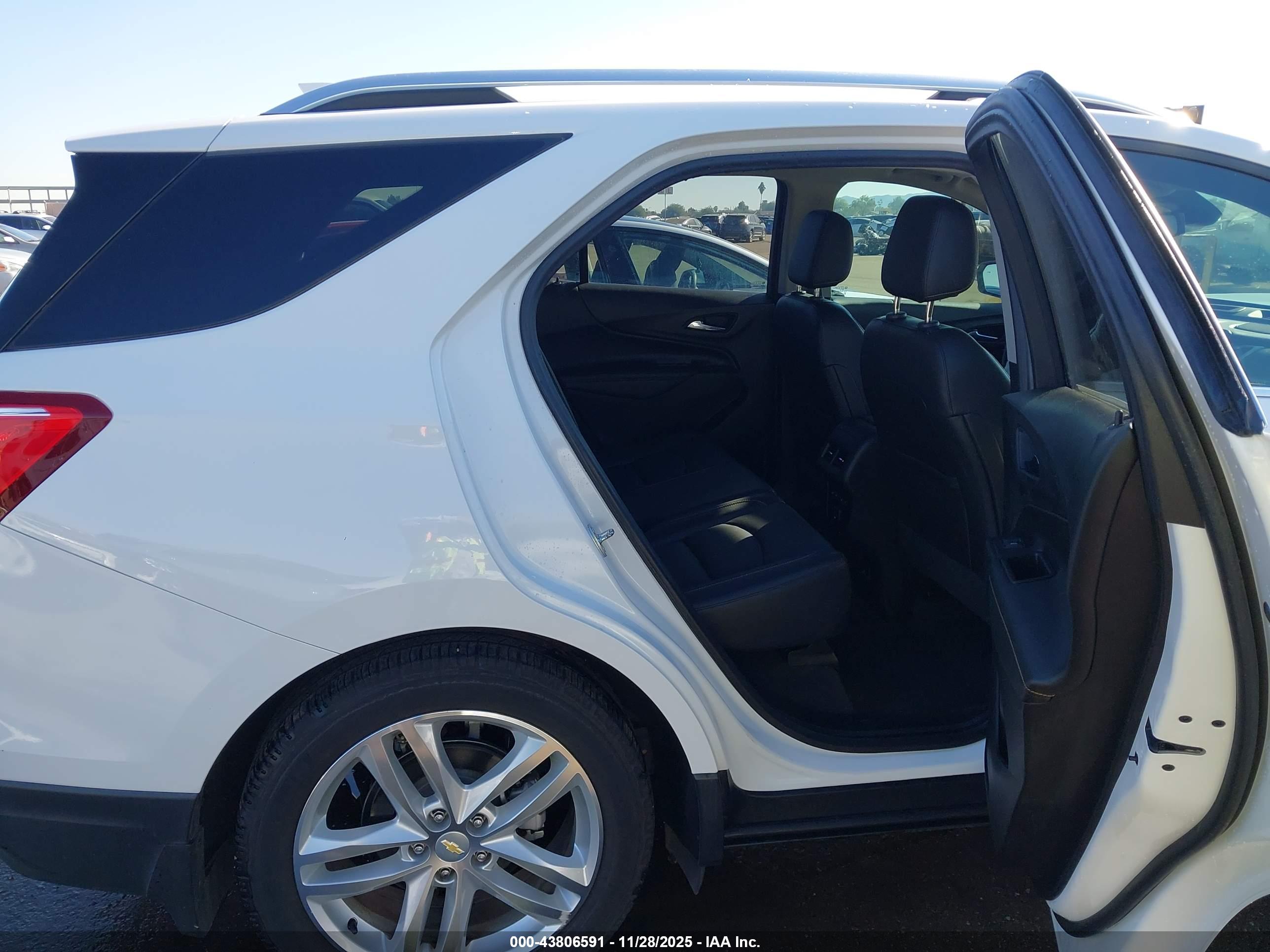 CHEVROLET EQUINOX image 8
