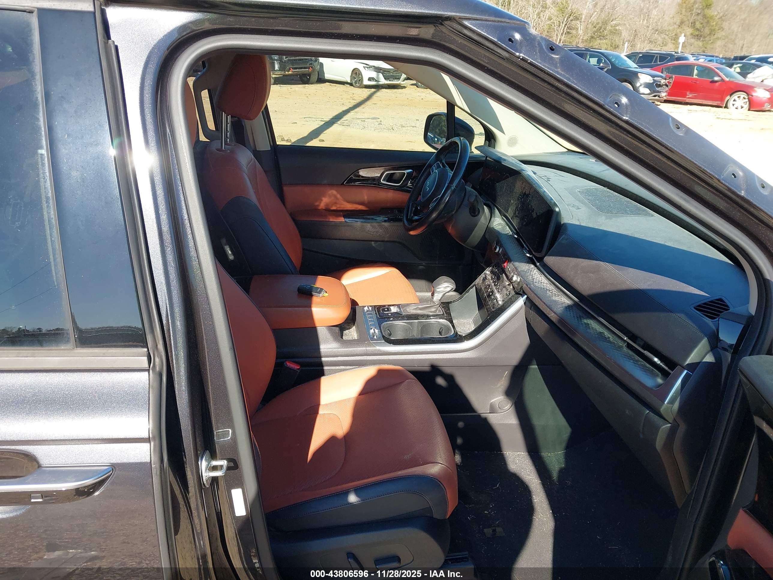 KIA CARNIVAL image 5