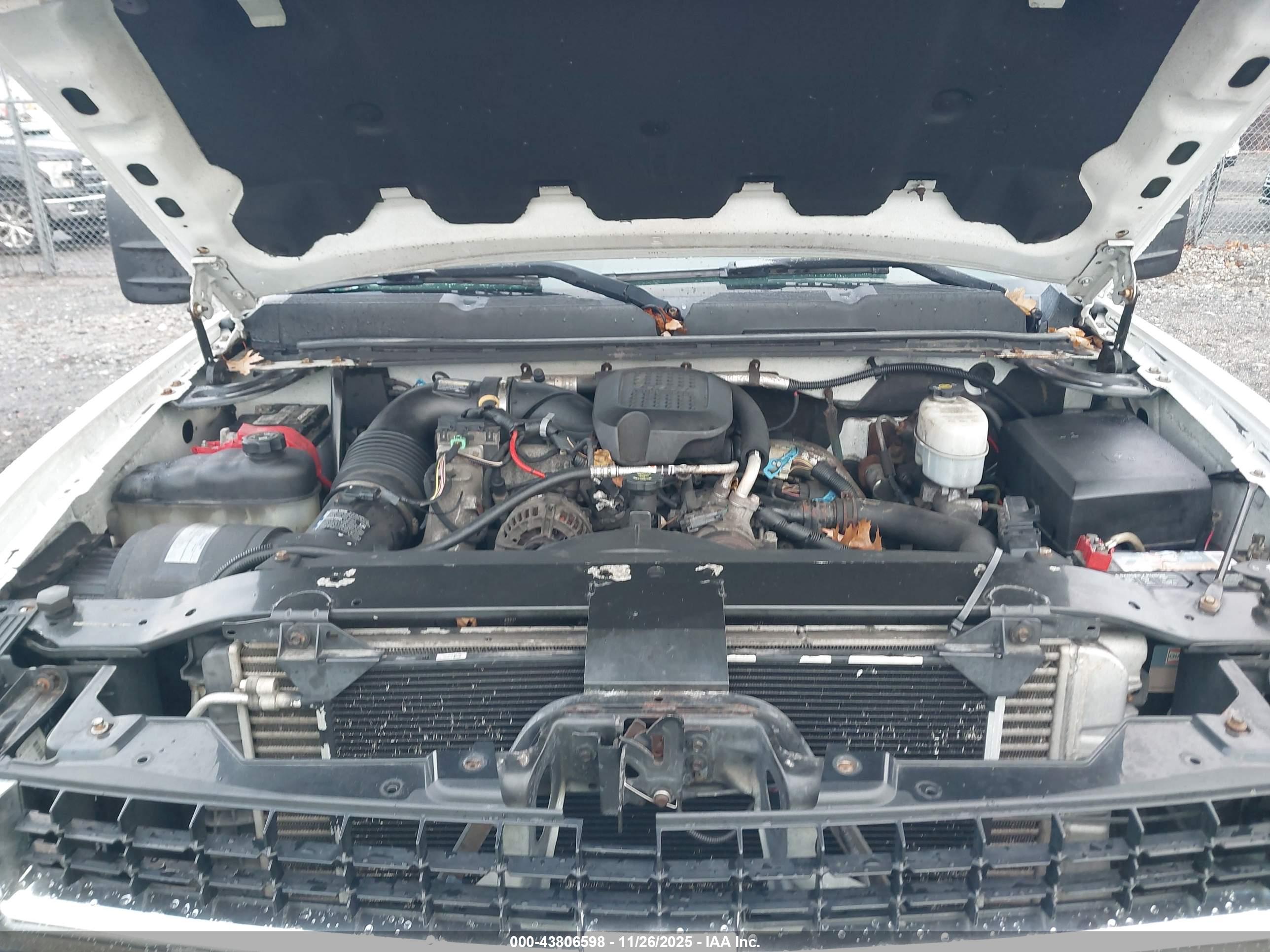 CHEVROLET SILVERADO image 10