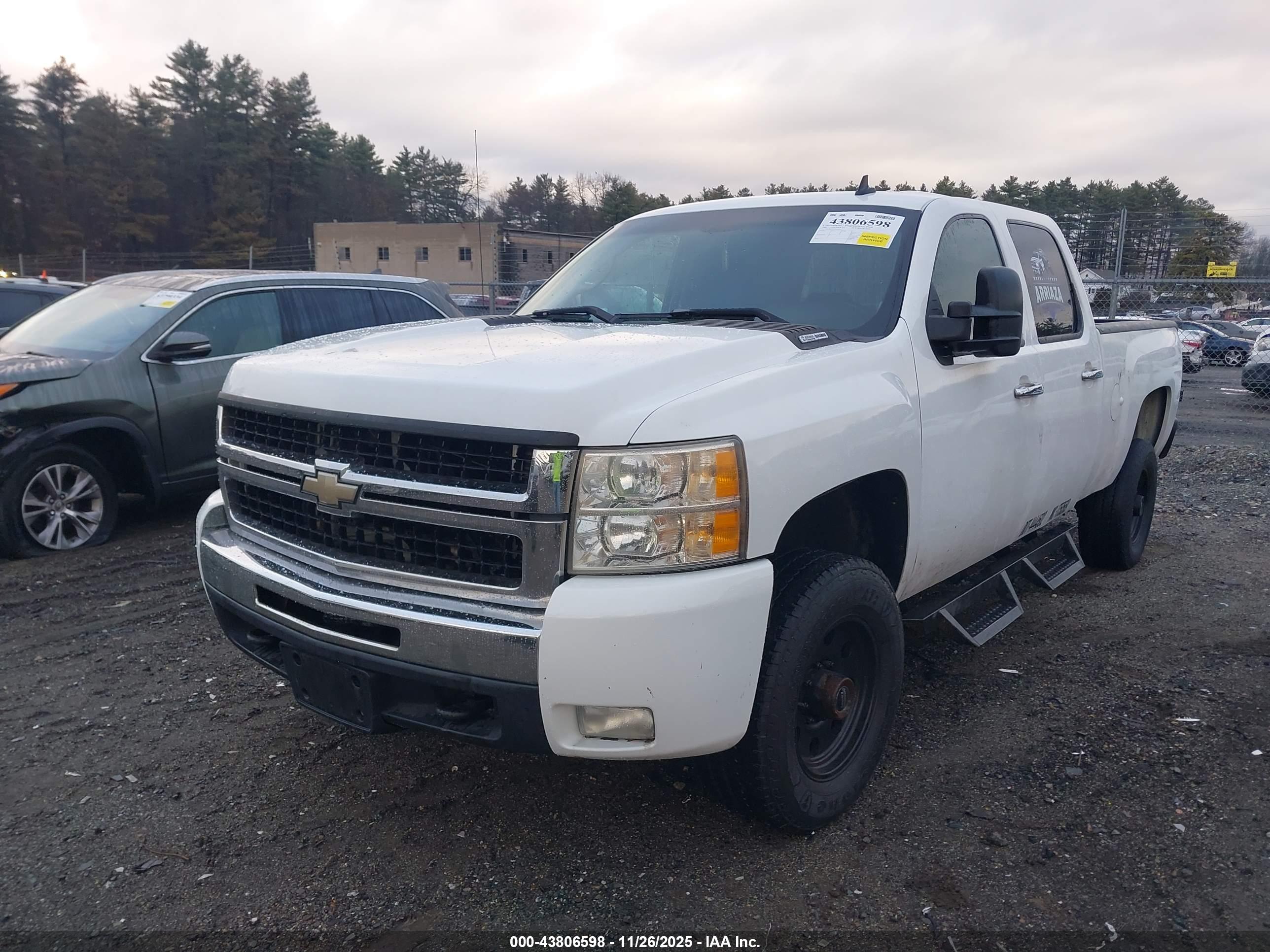 CHEVROLET SILVERADO image 2