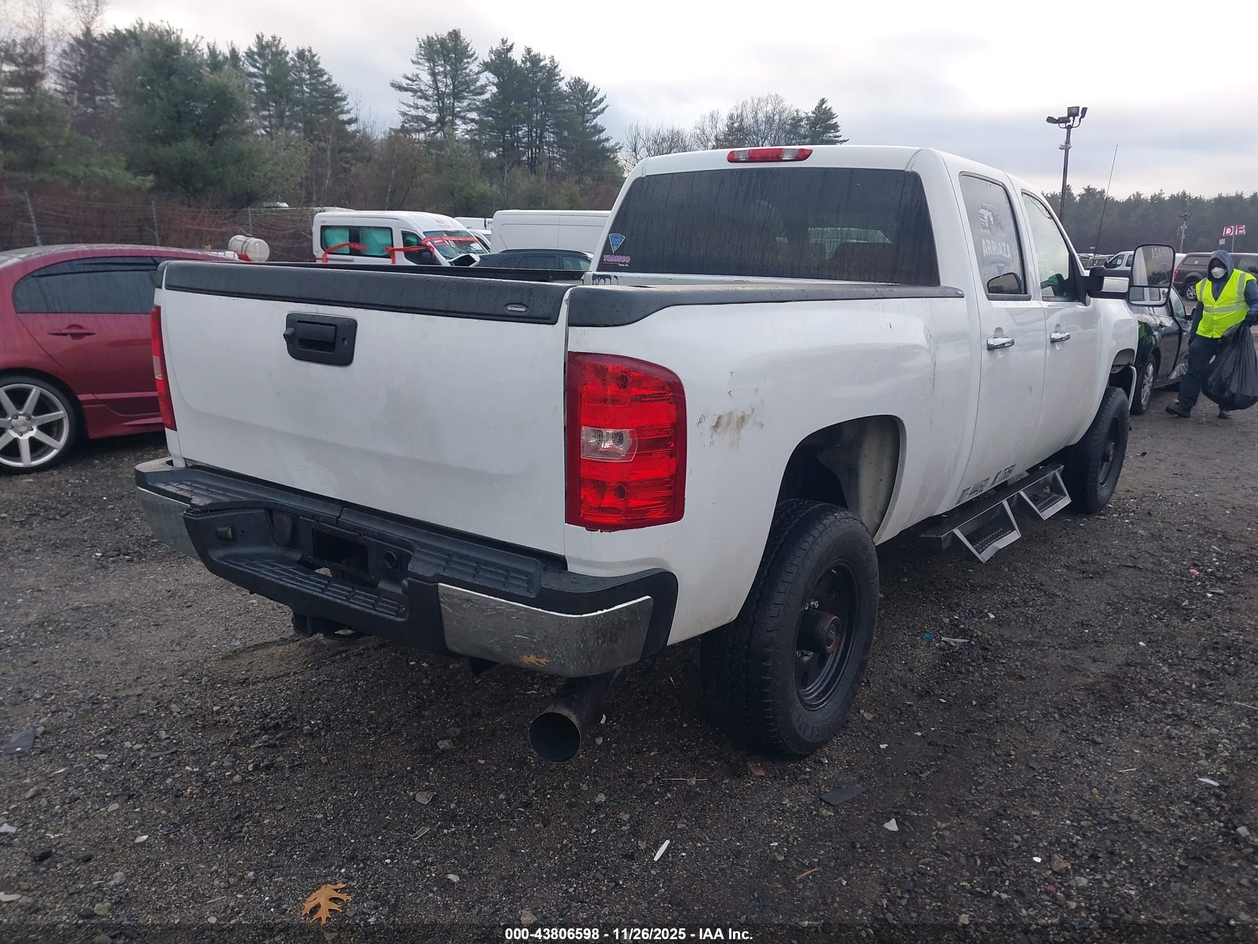CHEVROLET SILVERADO image 4