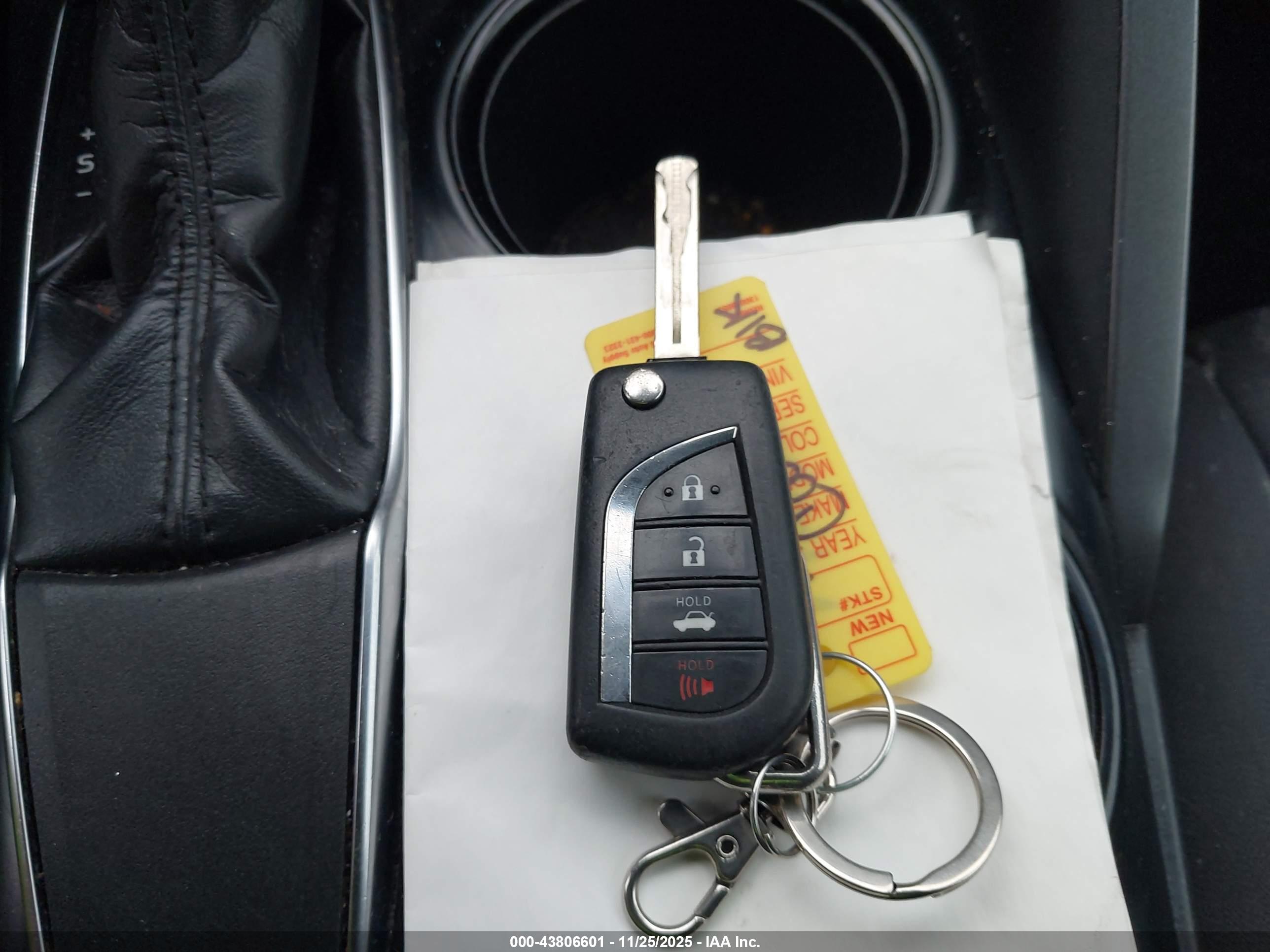 TOYOTA CAMRY image 11