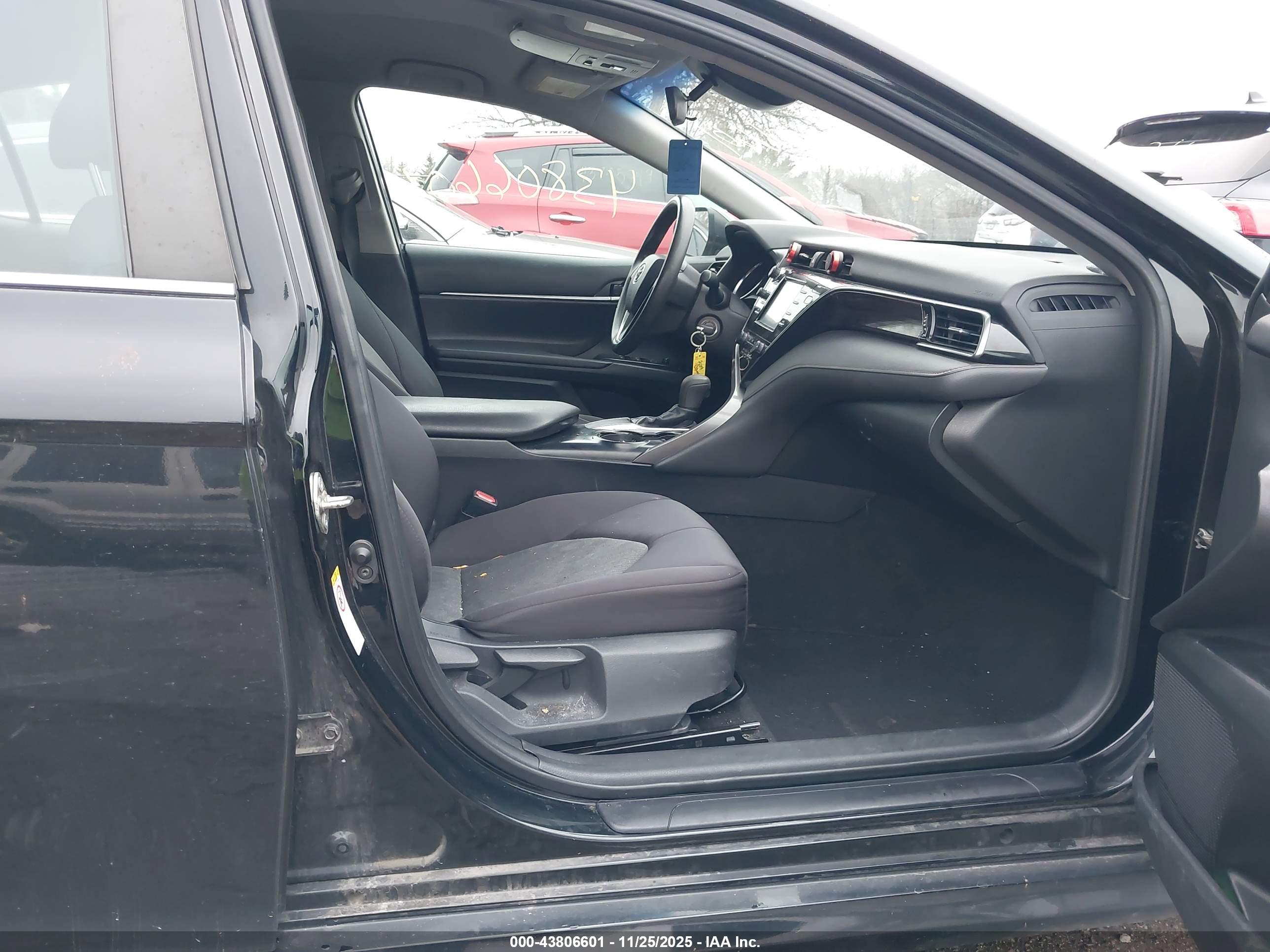 TOYOTA CAMRY image 5