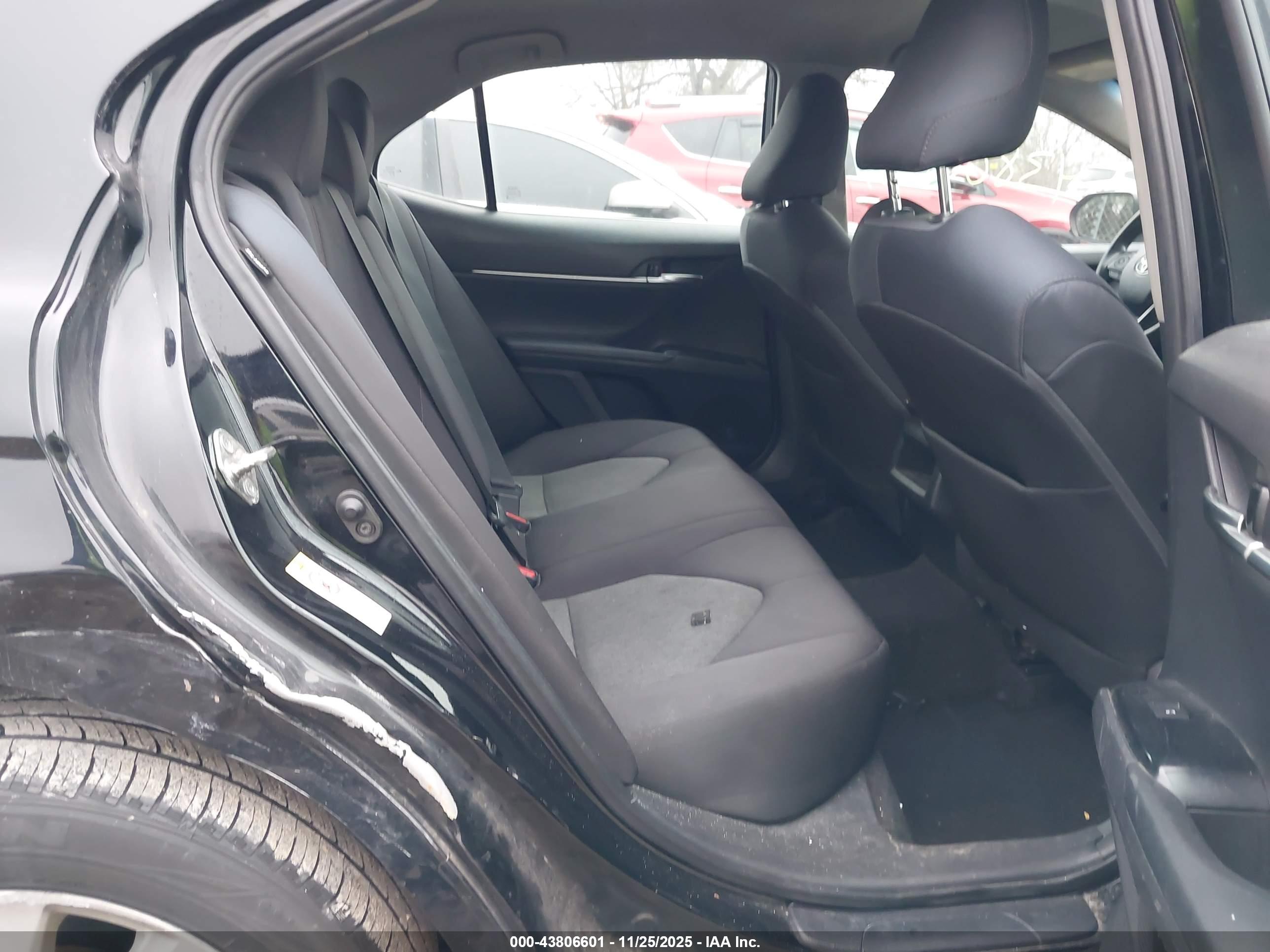 TOYOTA CAMRY image 8