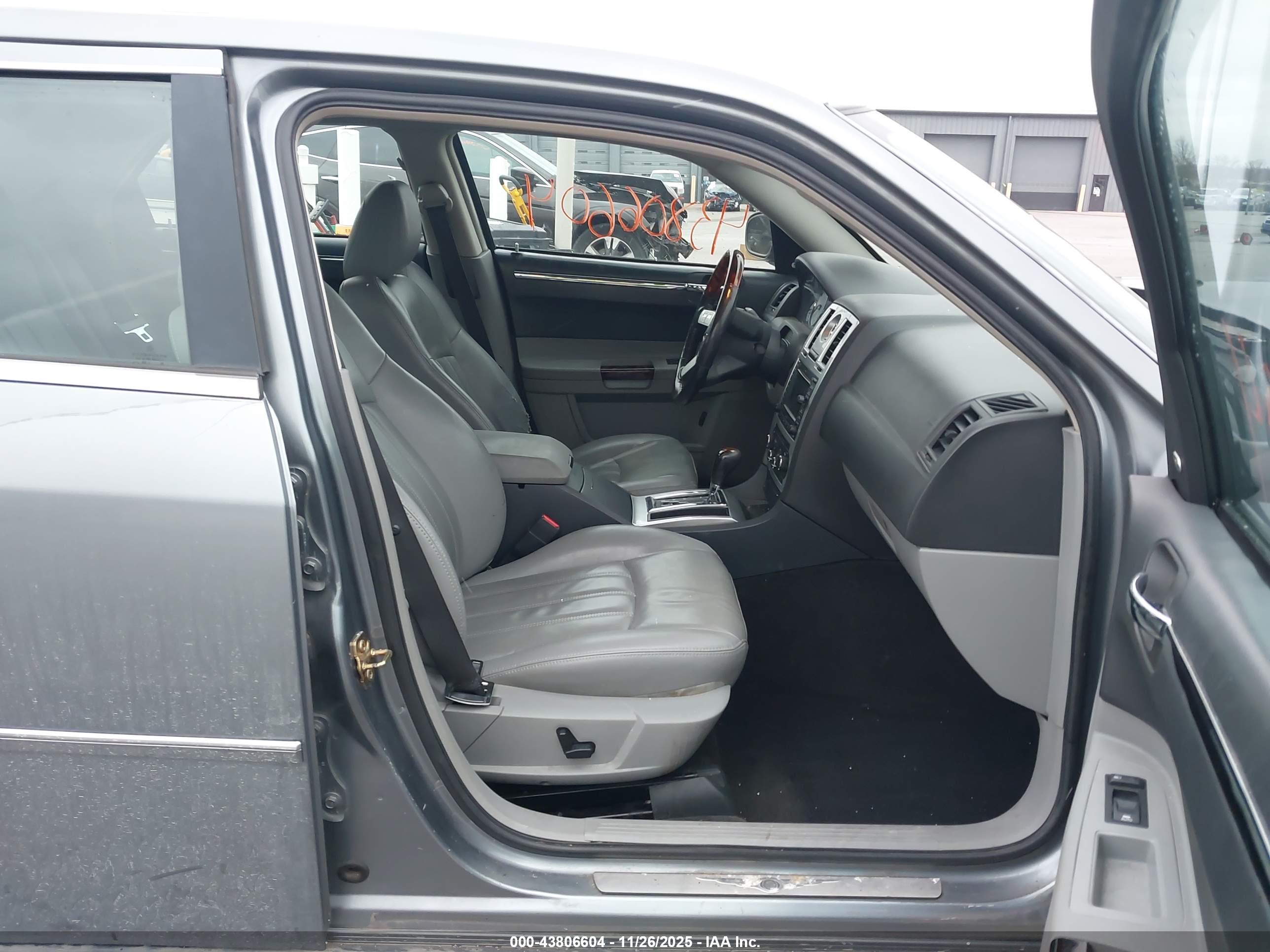 CHRYSLER 300C image 5