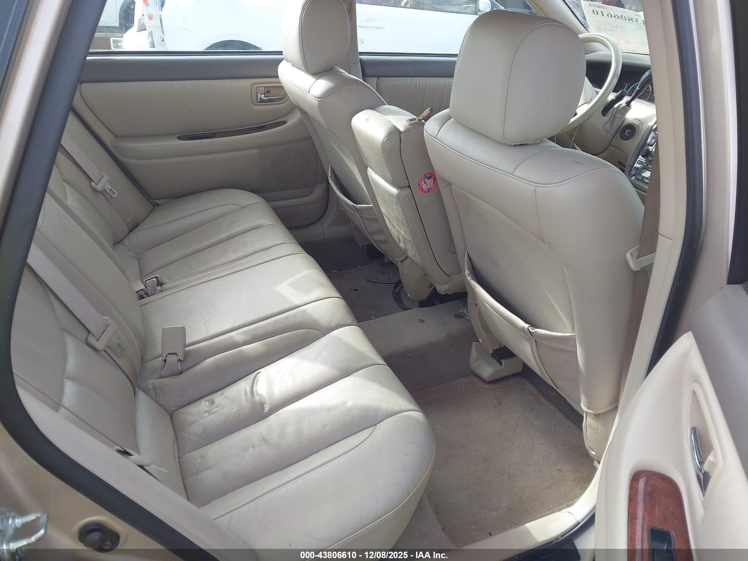 TOYOTA AVALON image 8