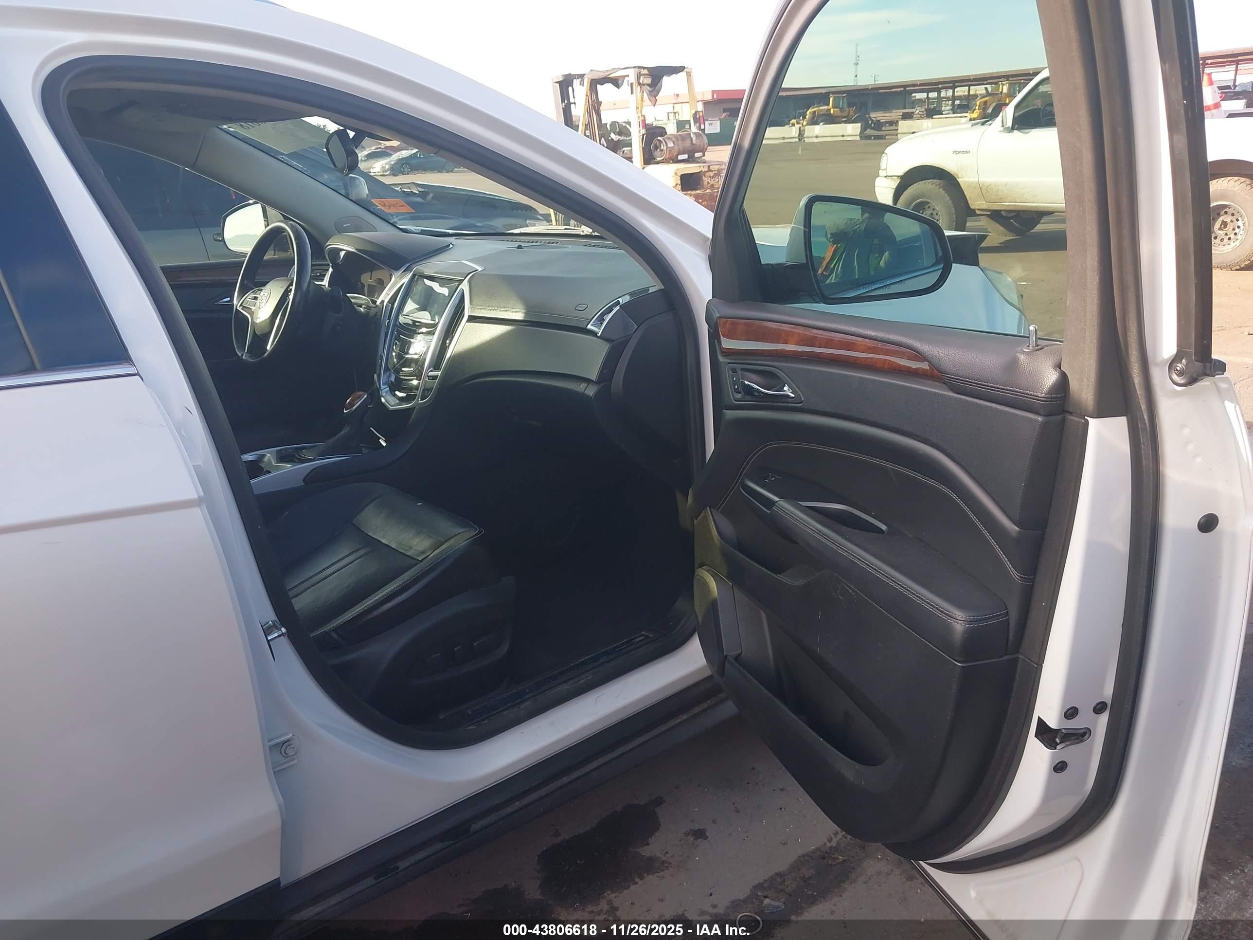 CADILLAC SRX image 5