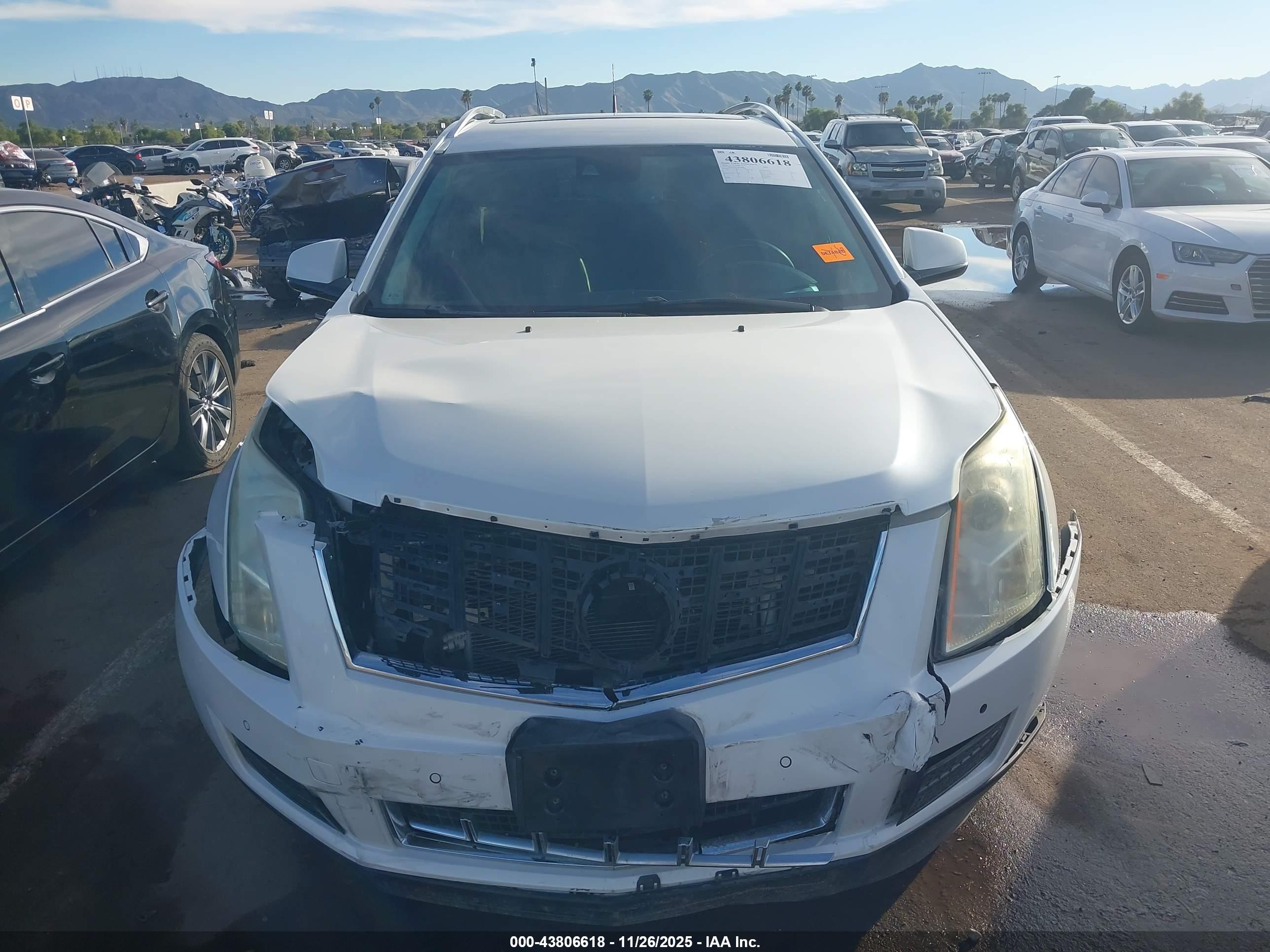 CADILLAC SRX image 6