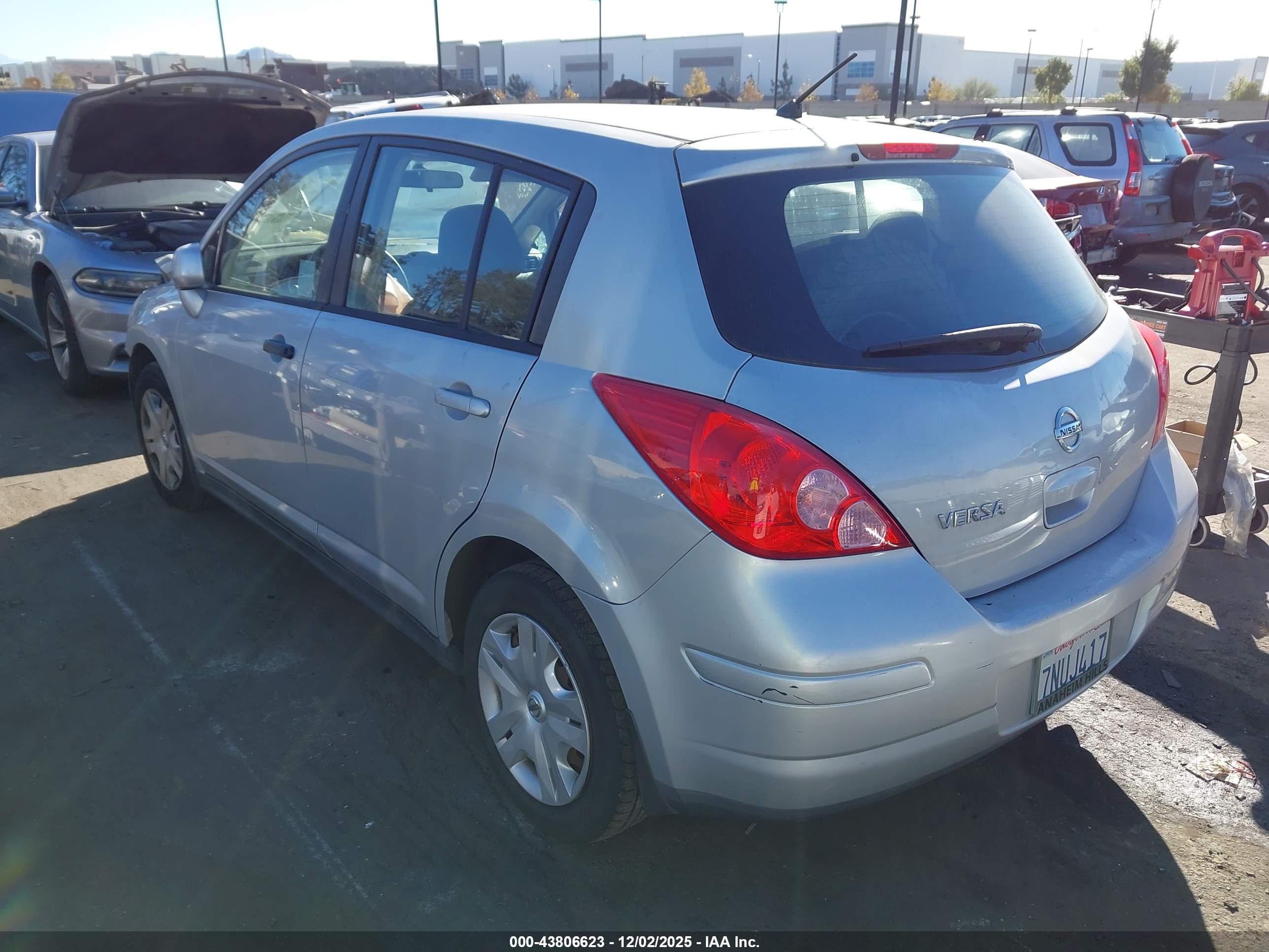 NISSAN VERSA image 3
