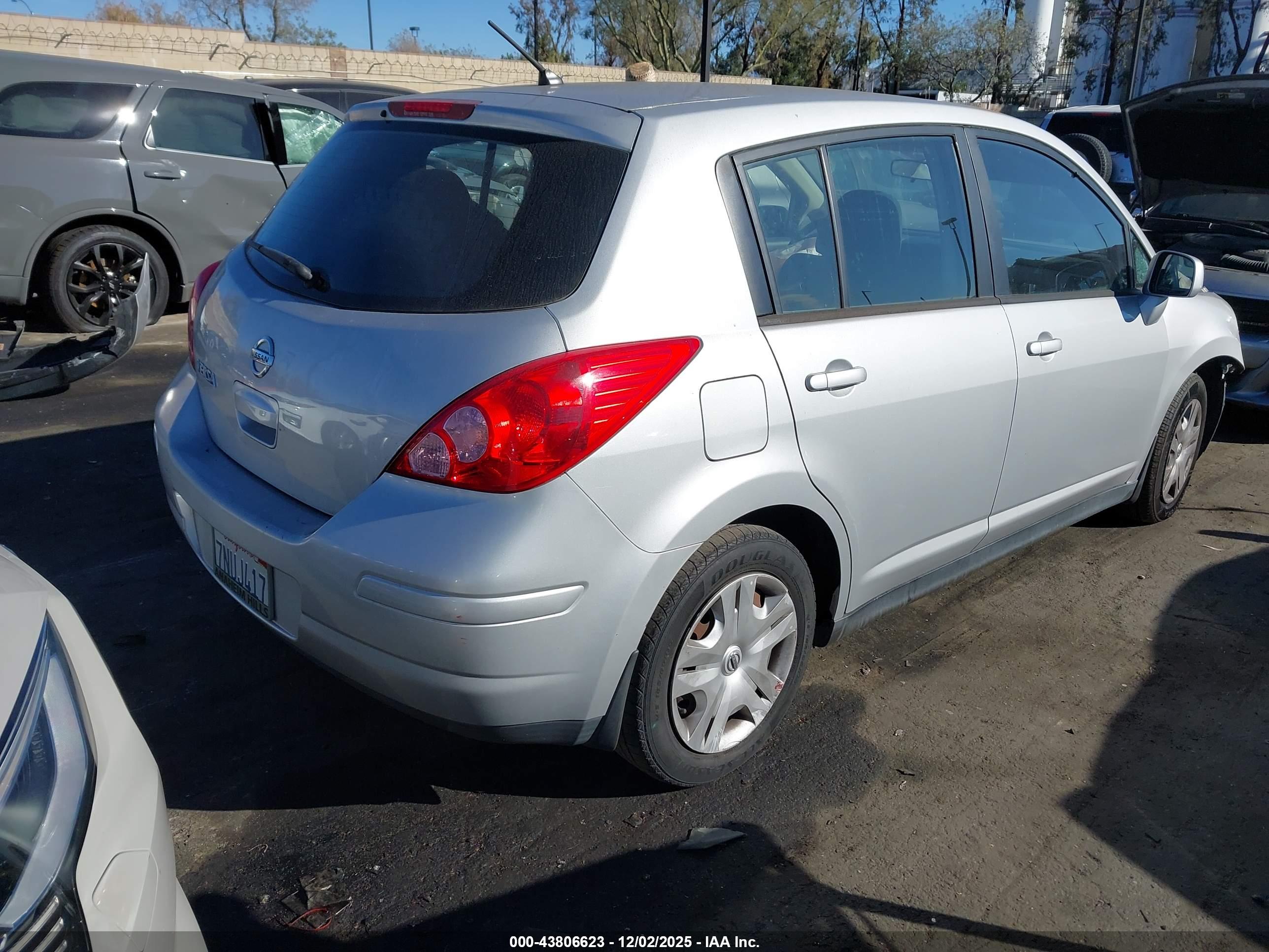 NISSAN VERSA image 4