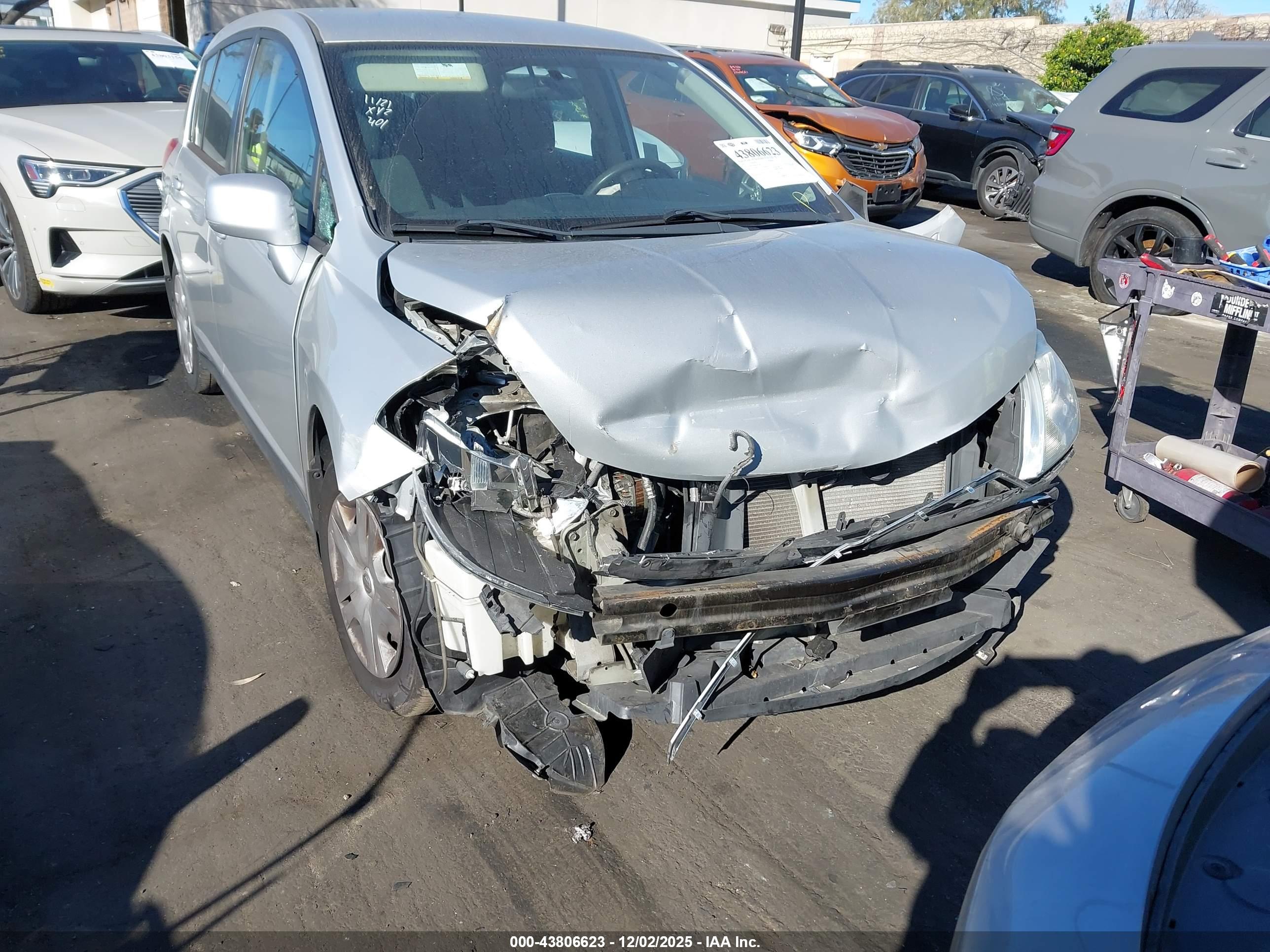 NISSAN VERSA image 6